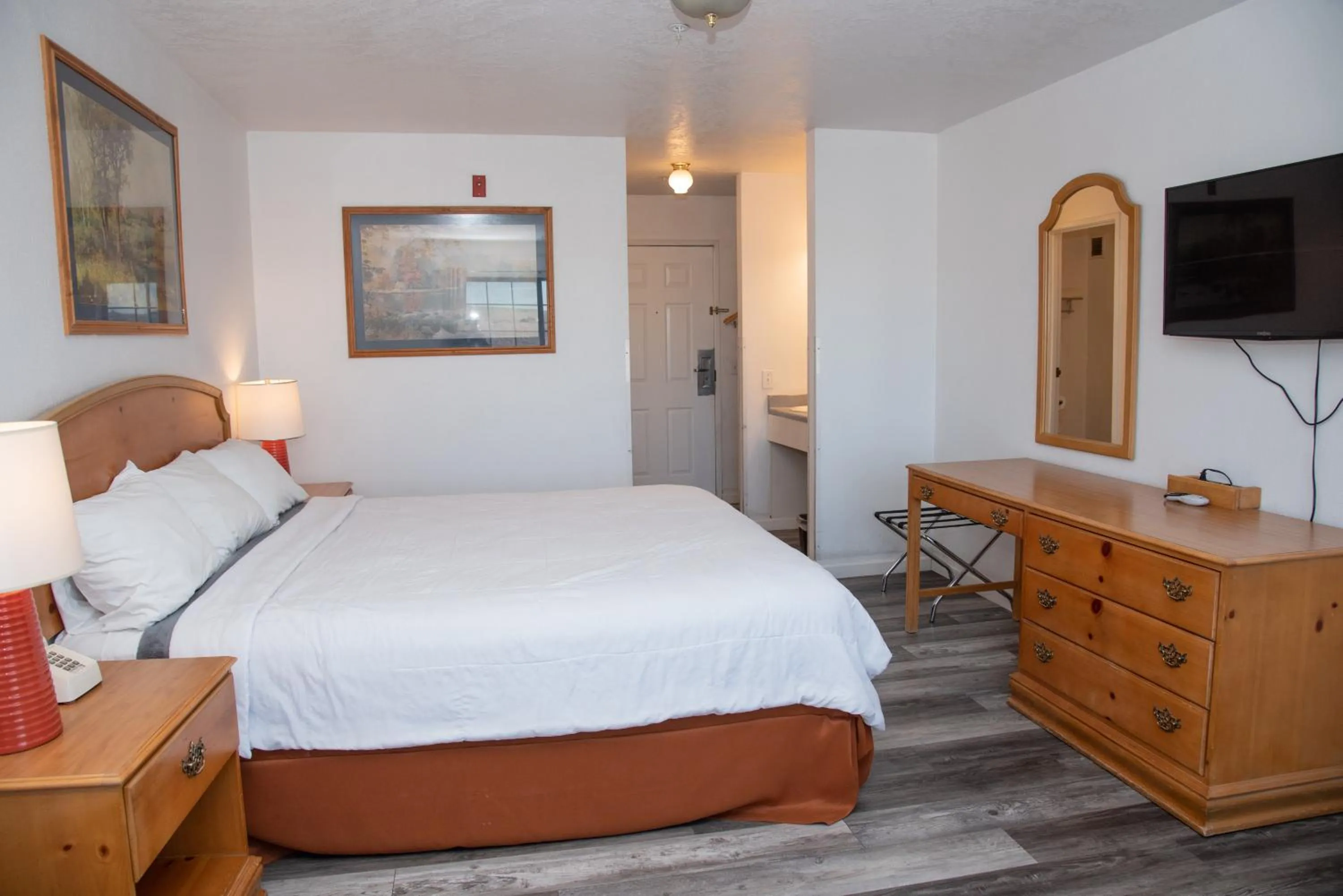 Bed in Traveler's Inn Carlin NV near Elko