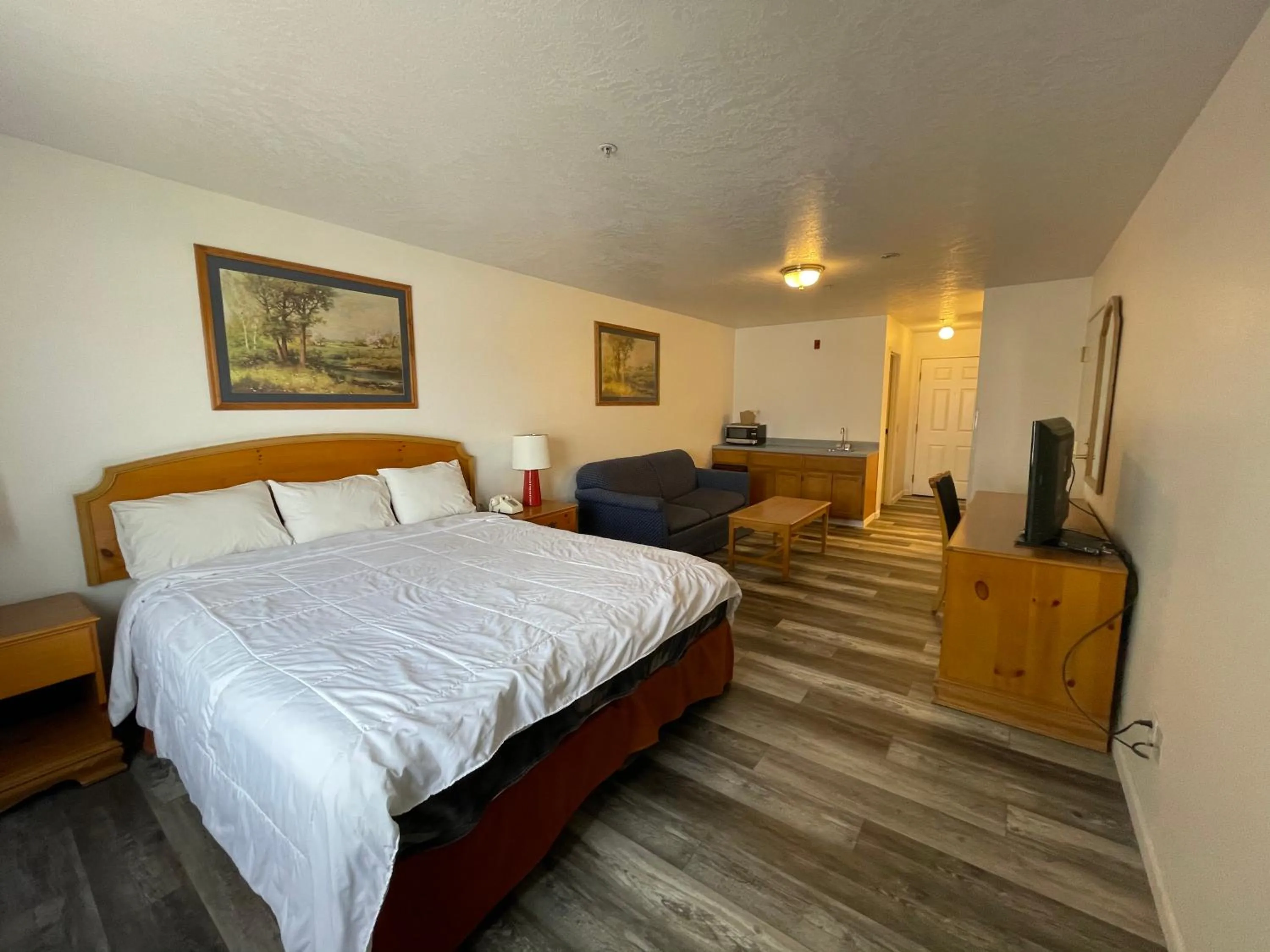 Bed in Traveler's Inn Carlin NV near Elko