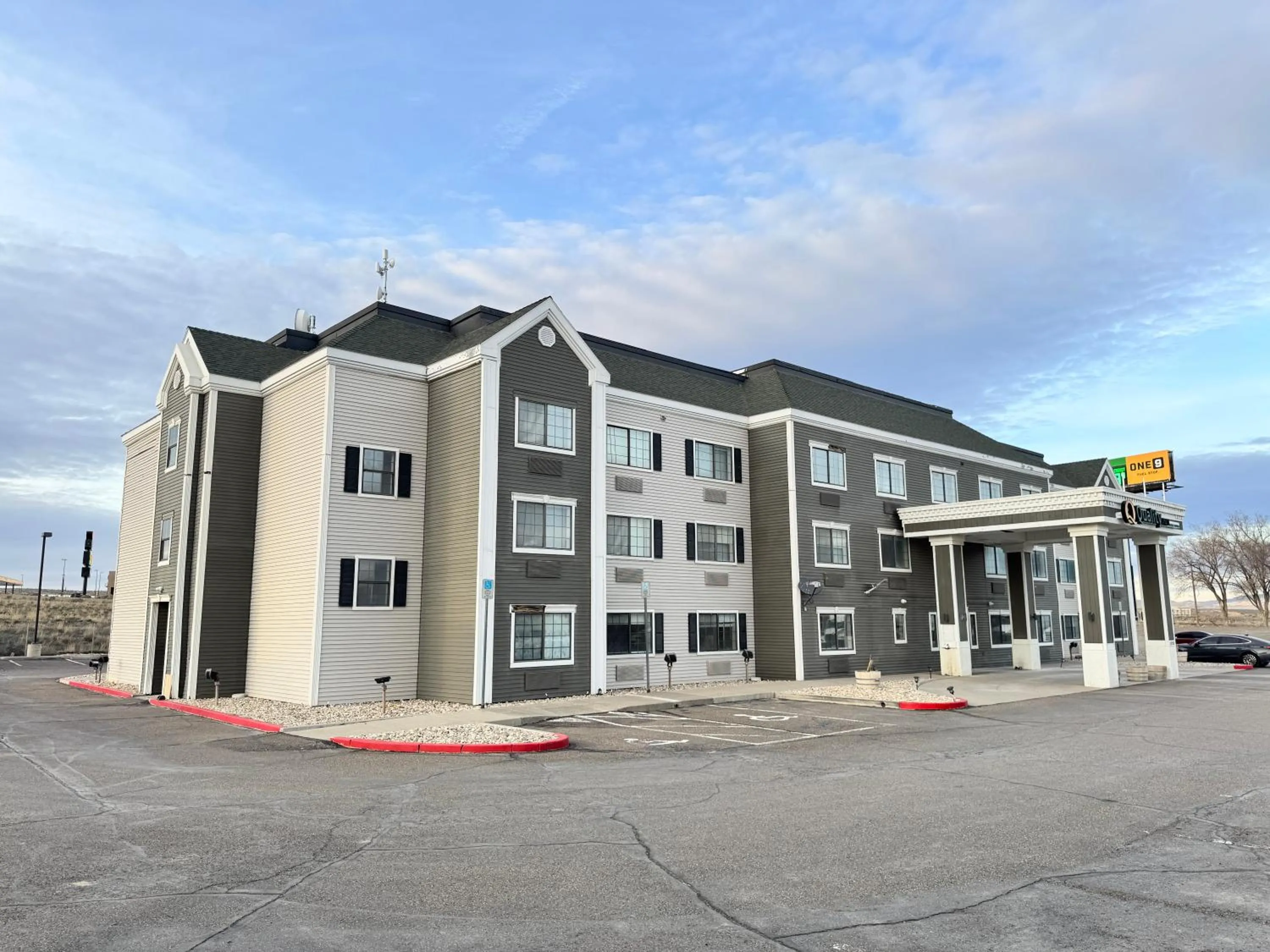 Property building in Quality Inn Carlin