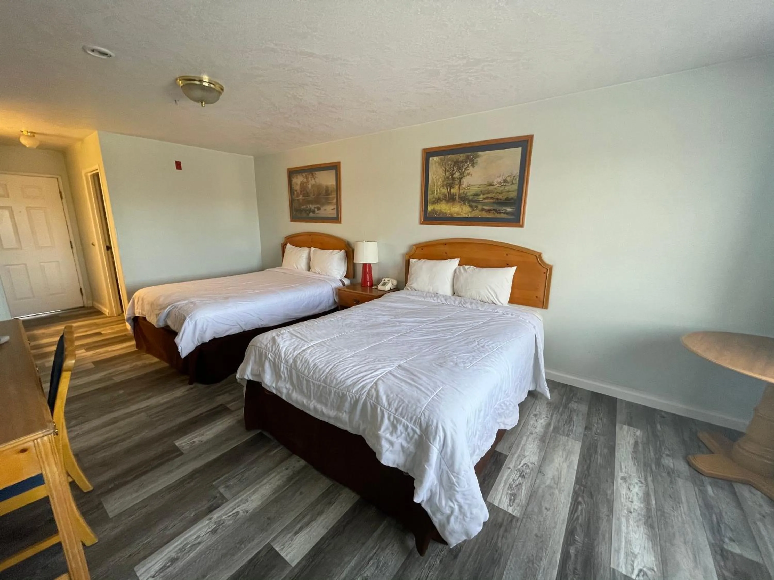 Bed in Traveler's Inn Carlin NV near Elko