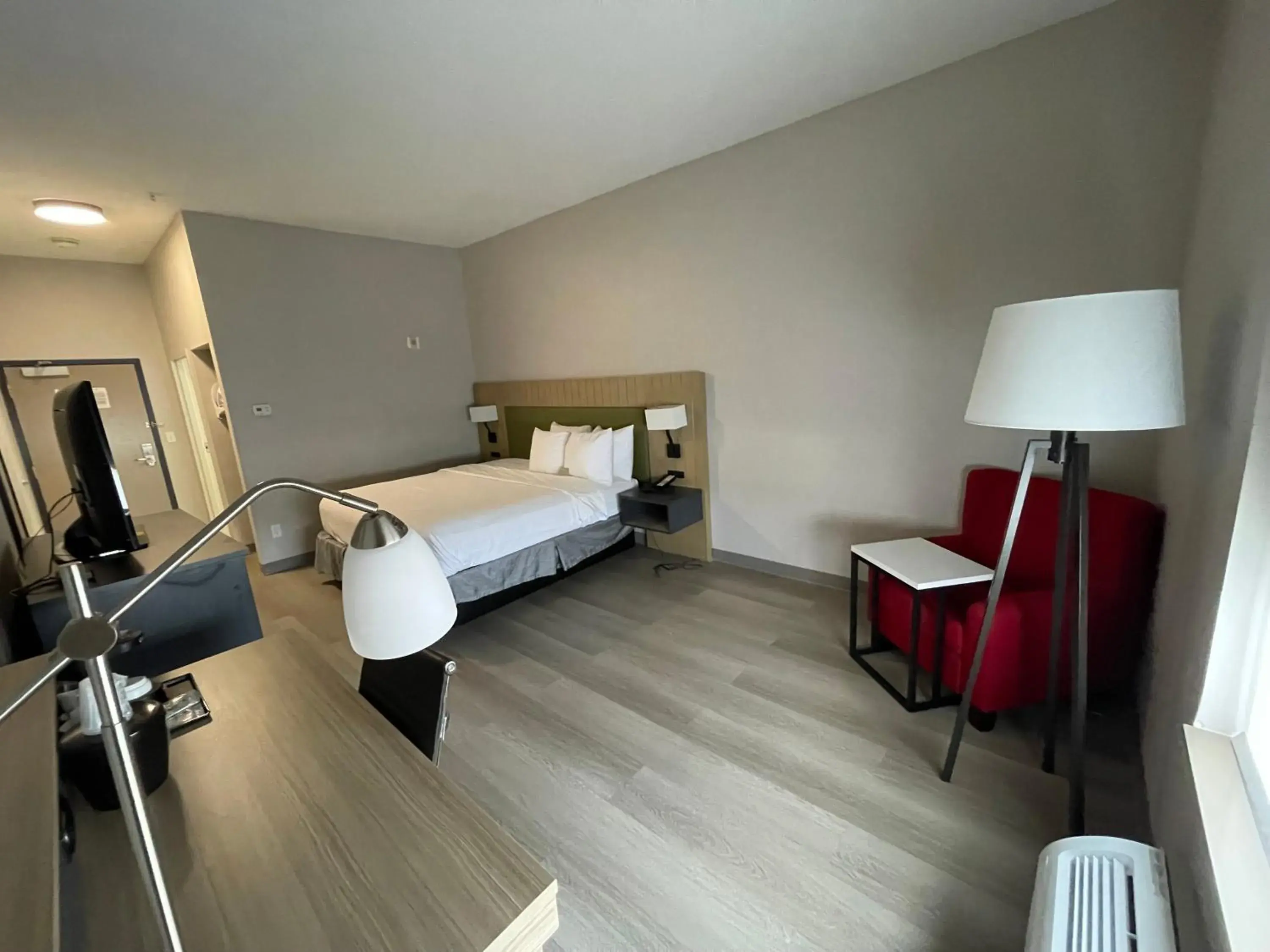 Photo of the whole room, Bed in Country Inn & Suites by Radisson, Midway - Tallahassee West Photo of the whole room, Bed in Country Inn & Suites by Radisson, Midway - Tallahassee West