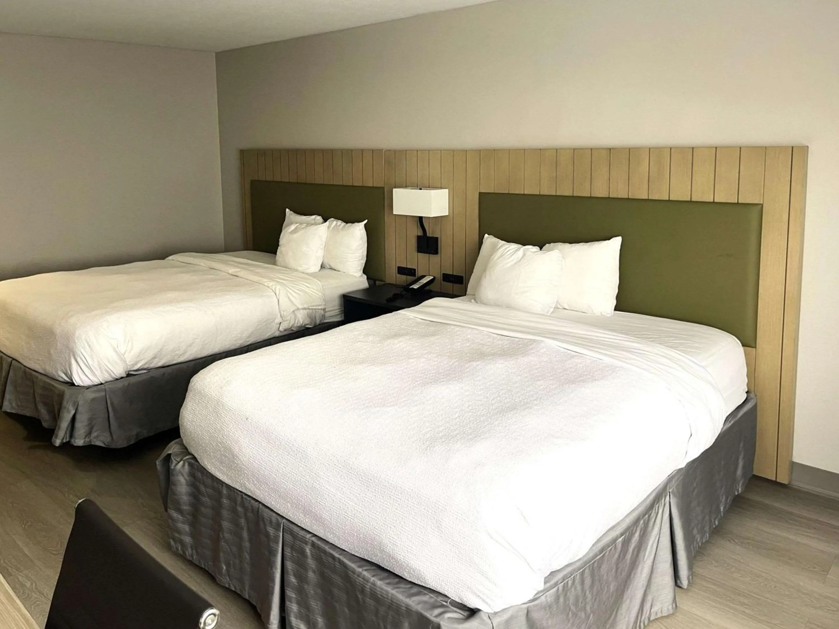 Bedroom, Bed in Country Inn & Suites by Radisson, Midway - Tallahassee West