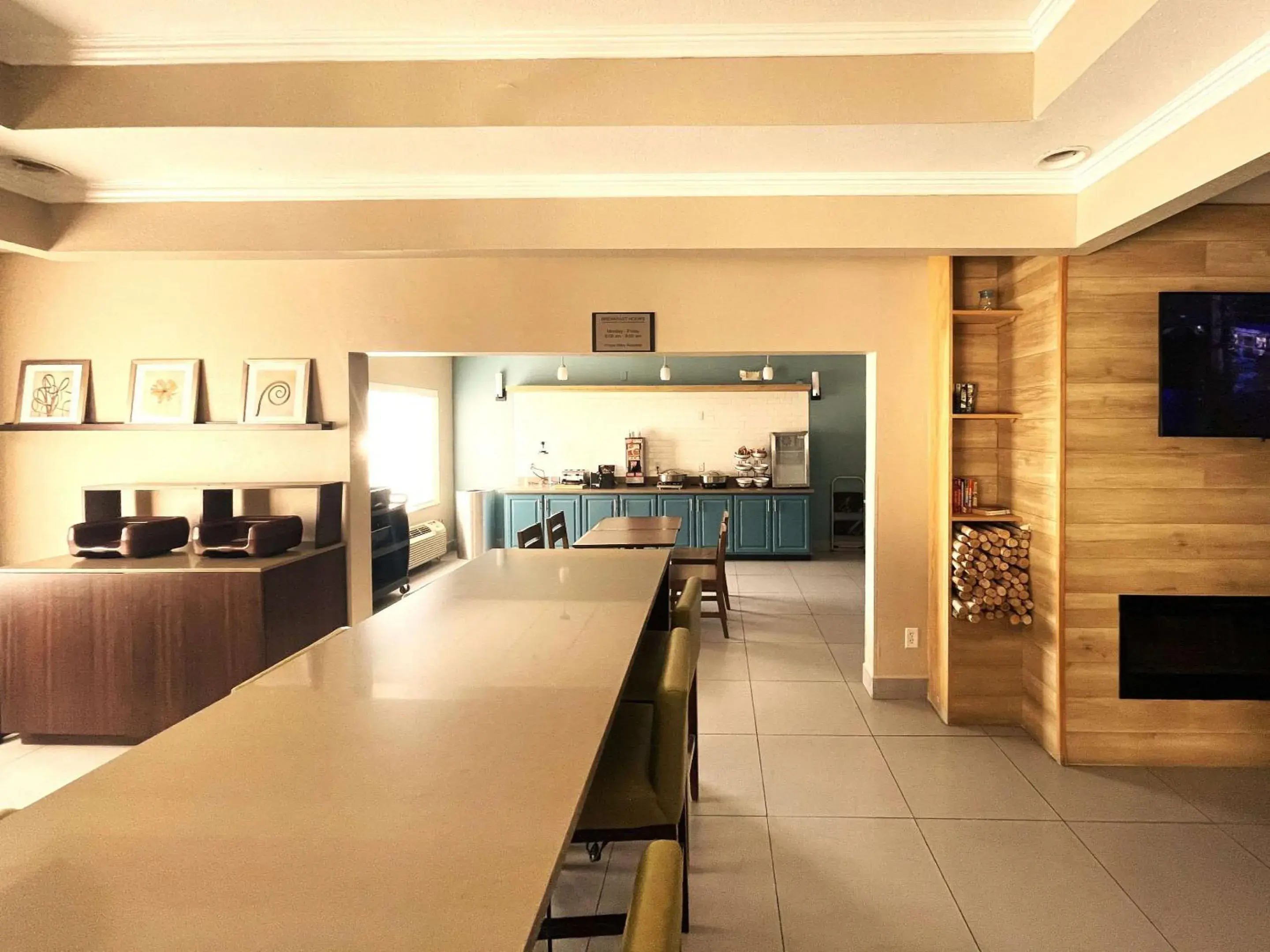 Breakfast in Country Inn & Suites by Radisson, Midway - Tallahassee West Breakfast in Country Inn & Suites by Radisson, Midway - Tallahassee West