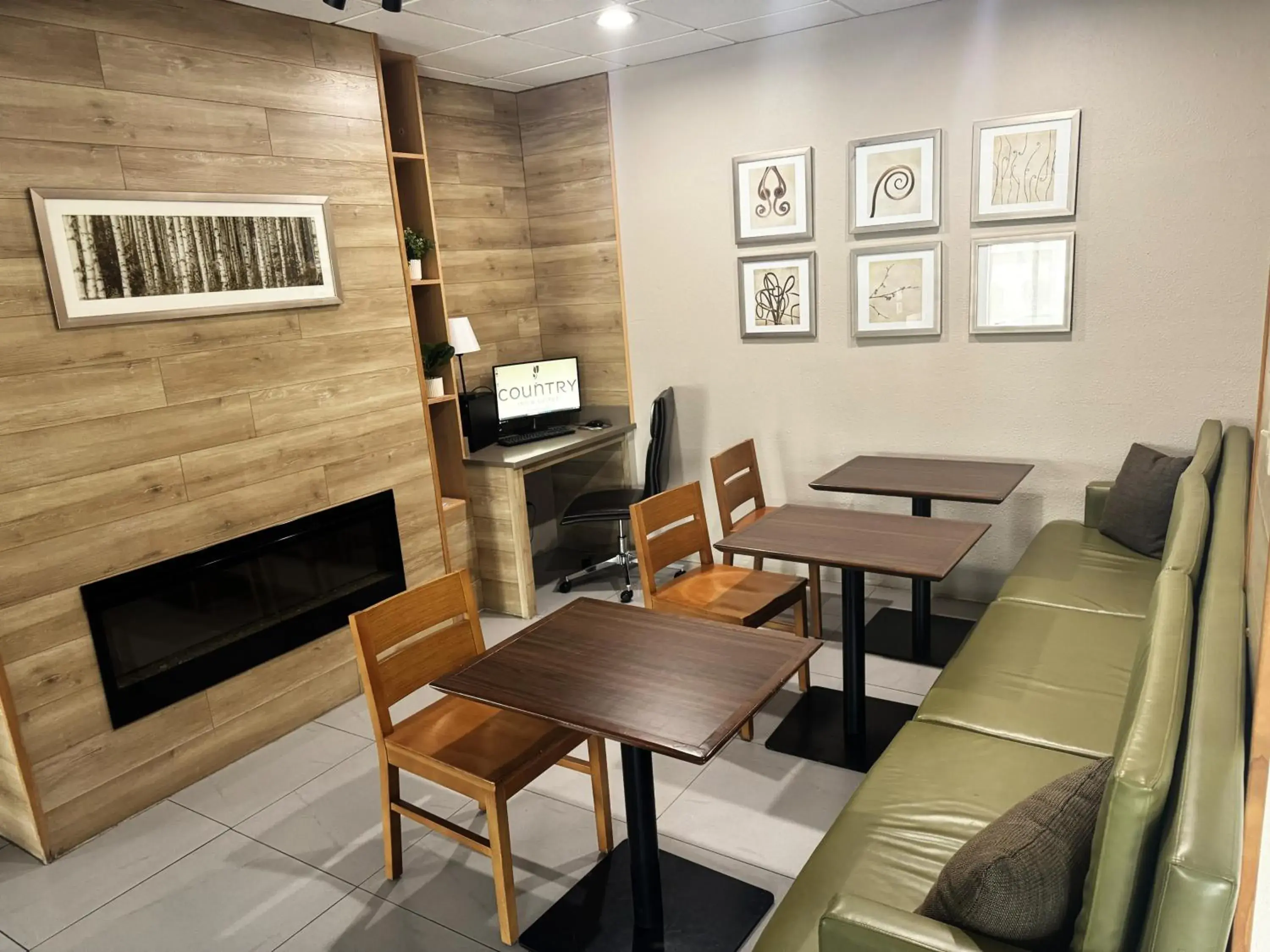 Breakfast in Country Inn & Suites by Radisson, Midway - Tallahassee West Breakfast in Country Inn & Suites by Radisson, Midway - Tallahassee West