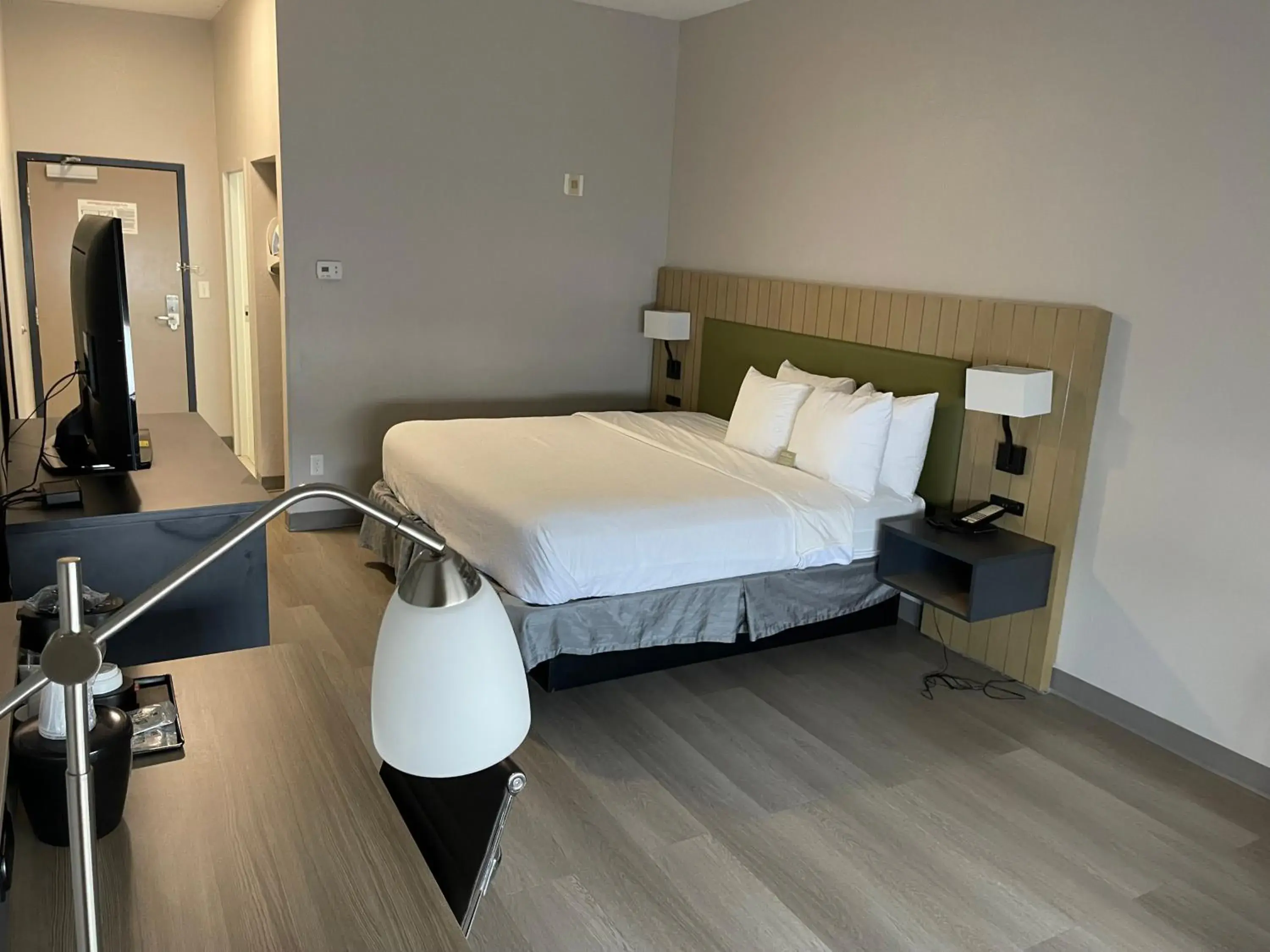 Photo of the whole room, Bed in Country Inn & Suites by Radisson, Midway - Tallahassee West Photo of the whole room, Bed in Country Inn & Suites by Radisson, Midway - Tallahassee West