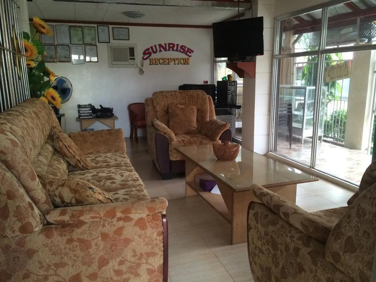 Lobby or reception in Sunrise Apartelle