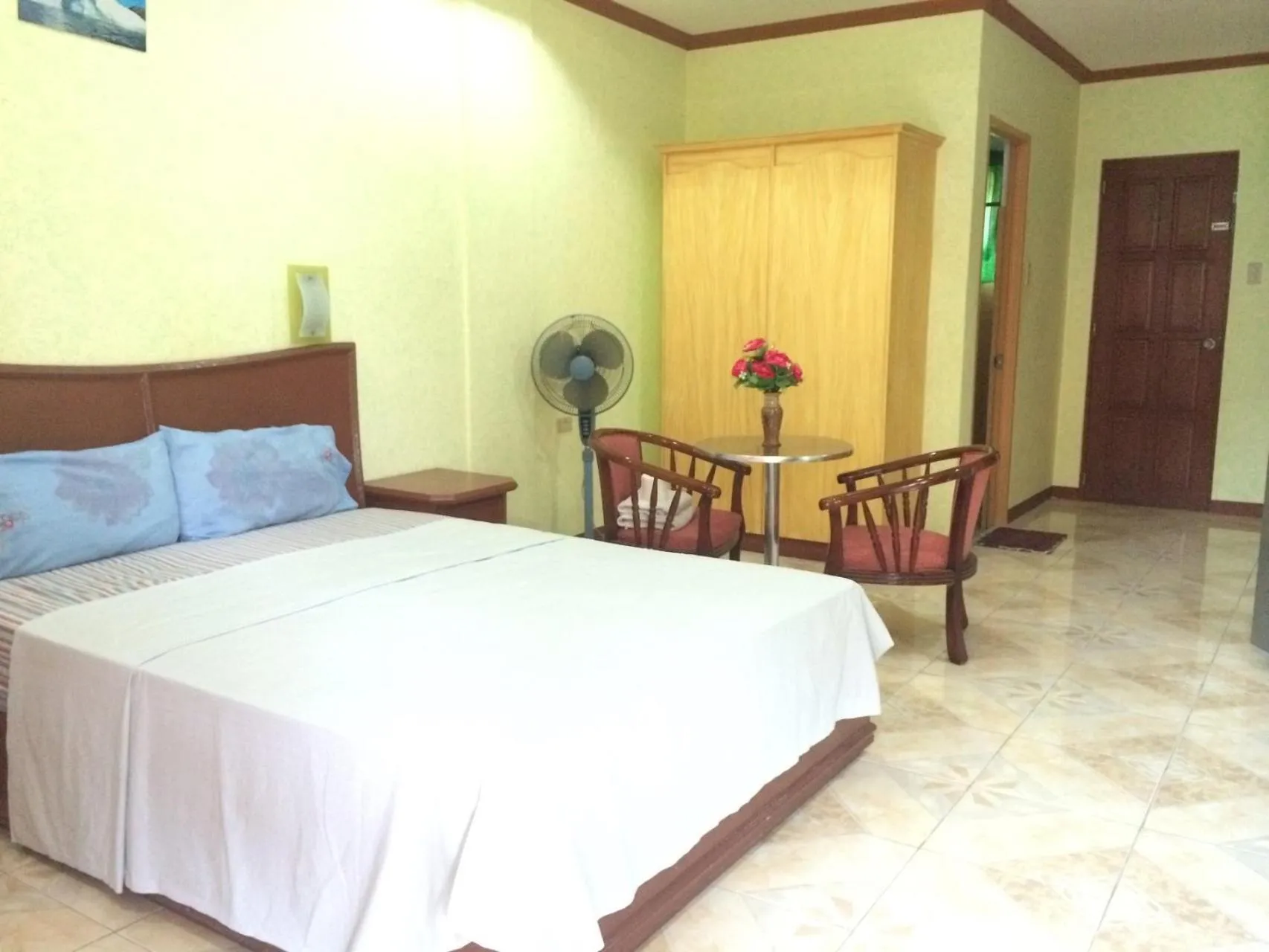 Bed in Sunrise Apartelle