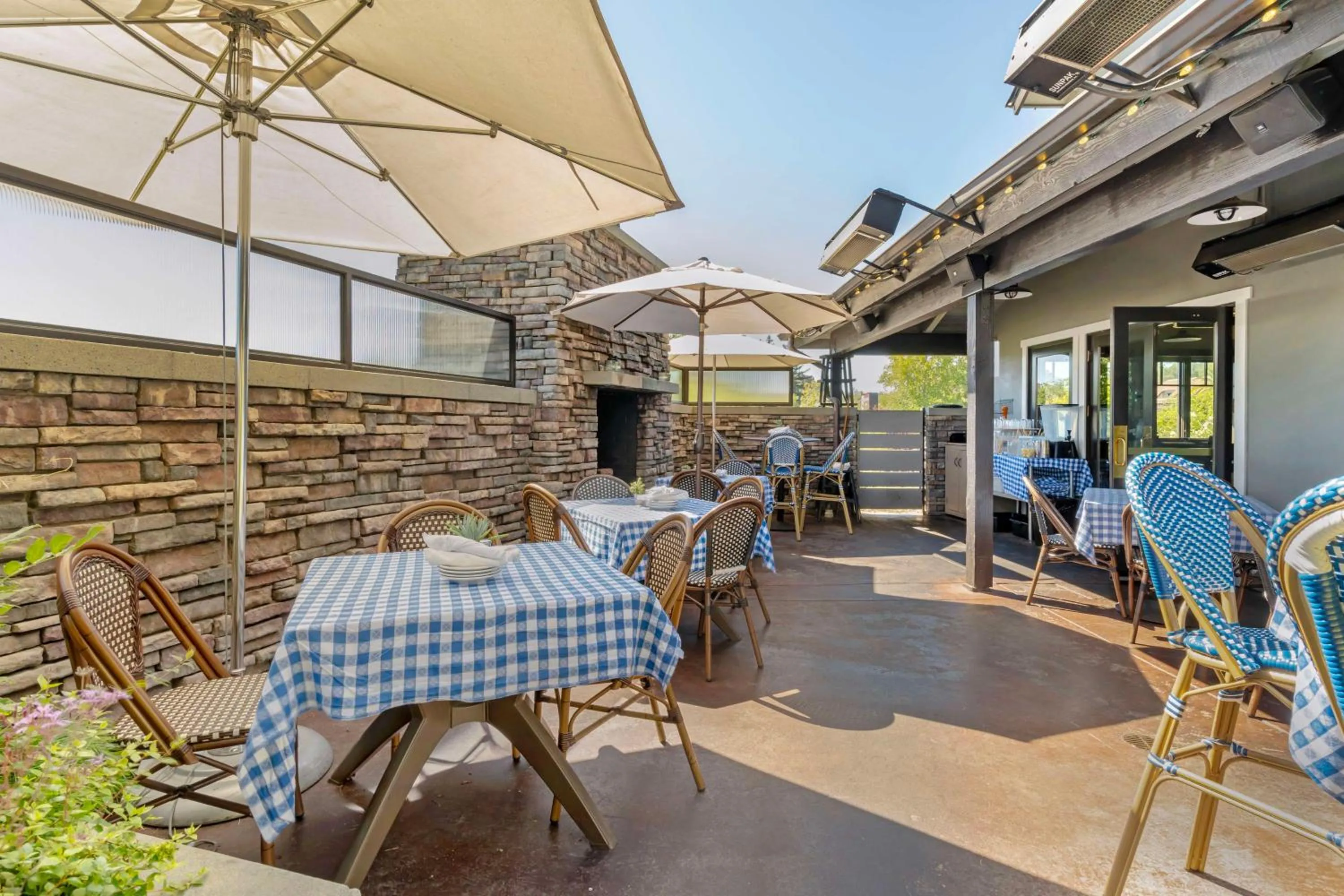 Restaurant/places to eat in Best Western Plus Novato Oaks Inn