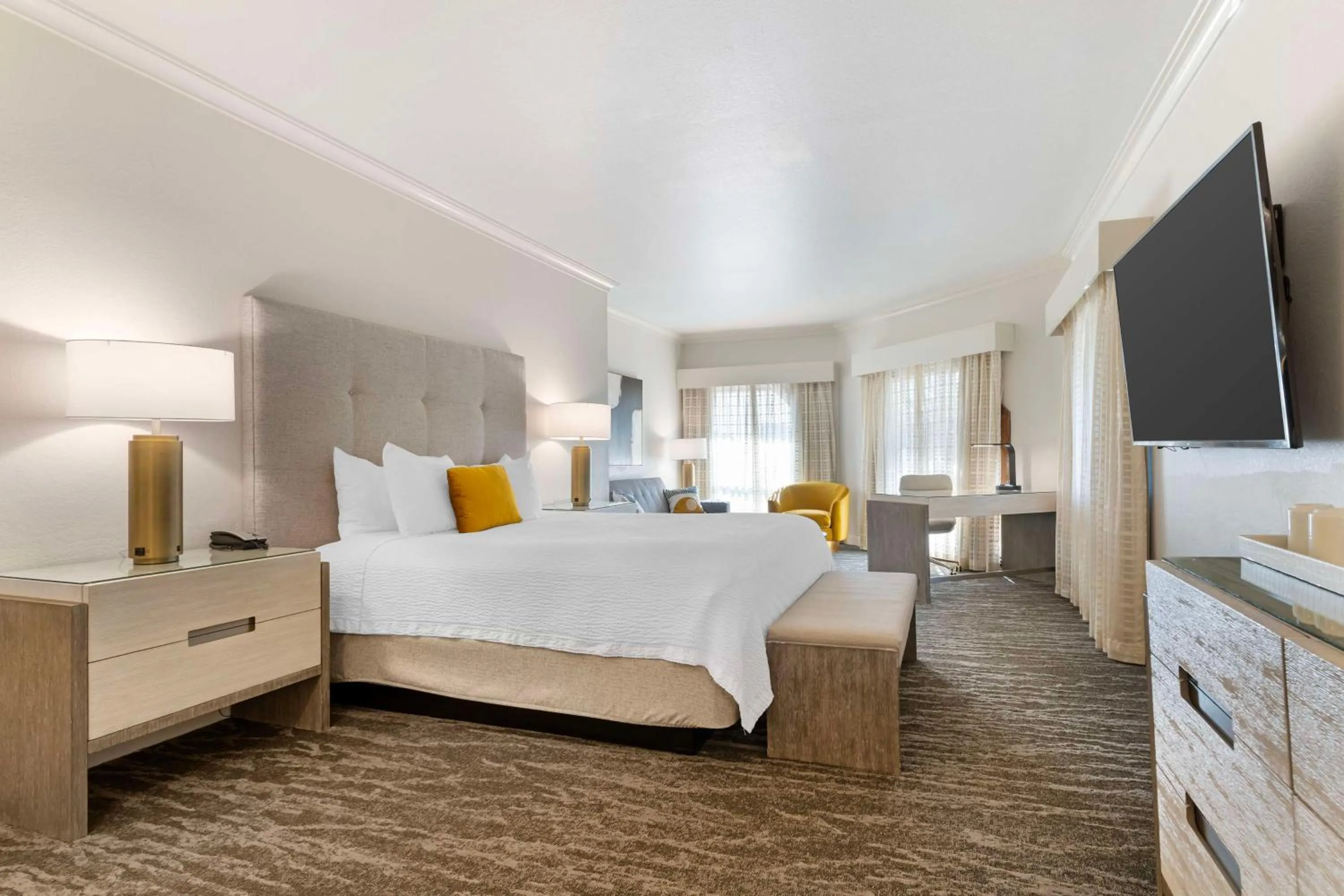 Bedroom, Bed in Best Western Plus Novato Oaks Inn