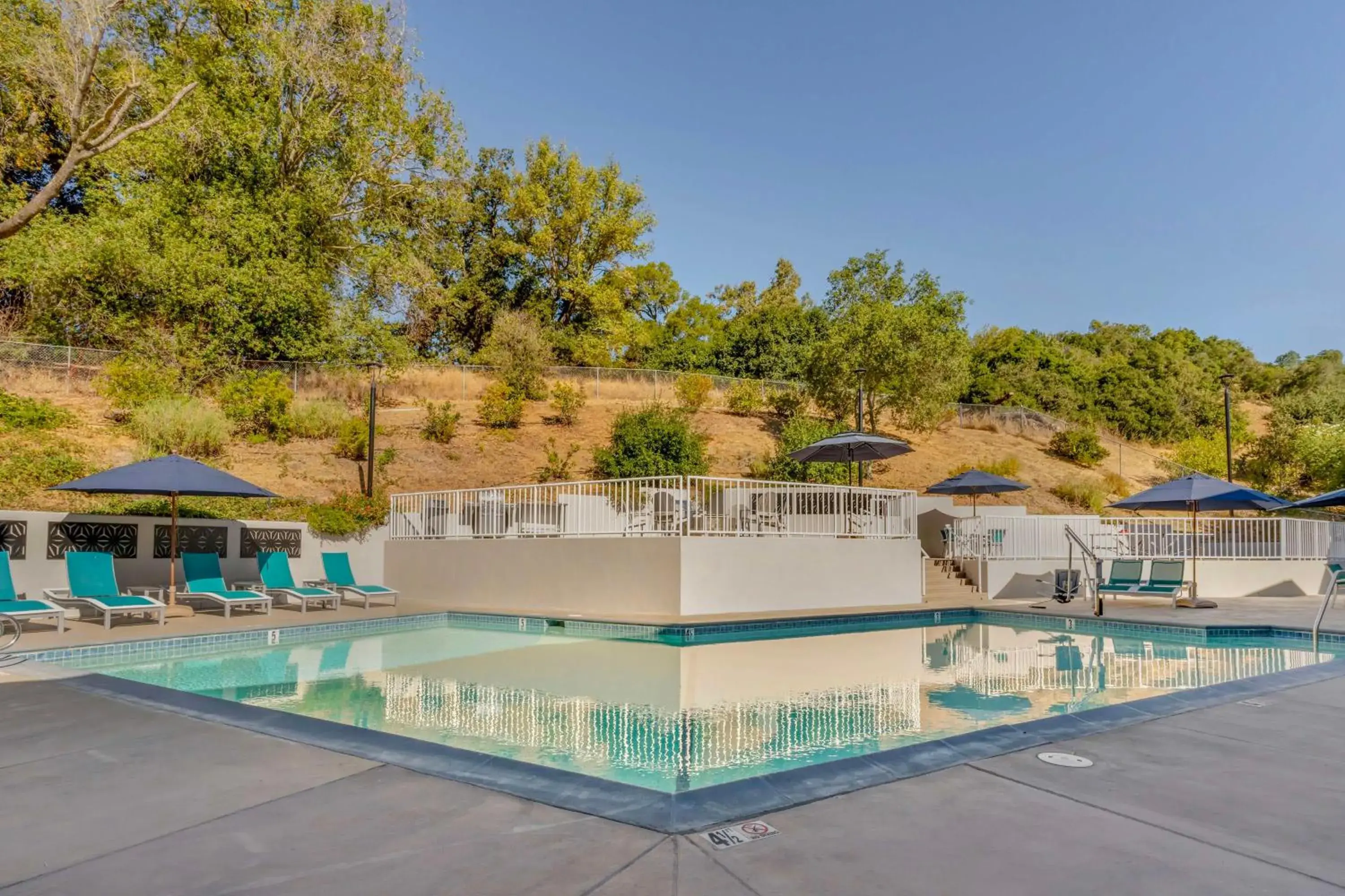 Pool view in Best Western Plus Novato Oaks Inn Pool view in Best Western Plus Novato Oaks Inn