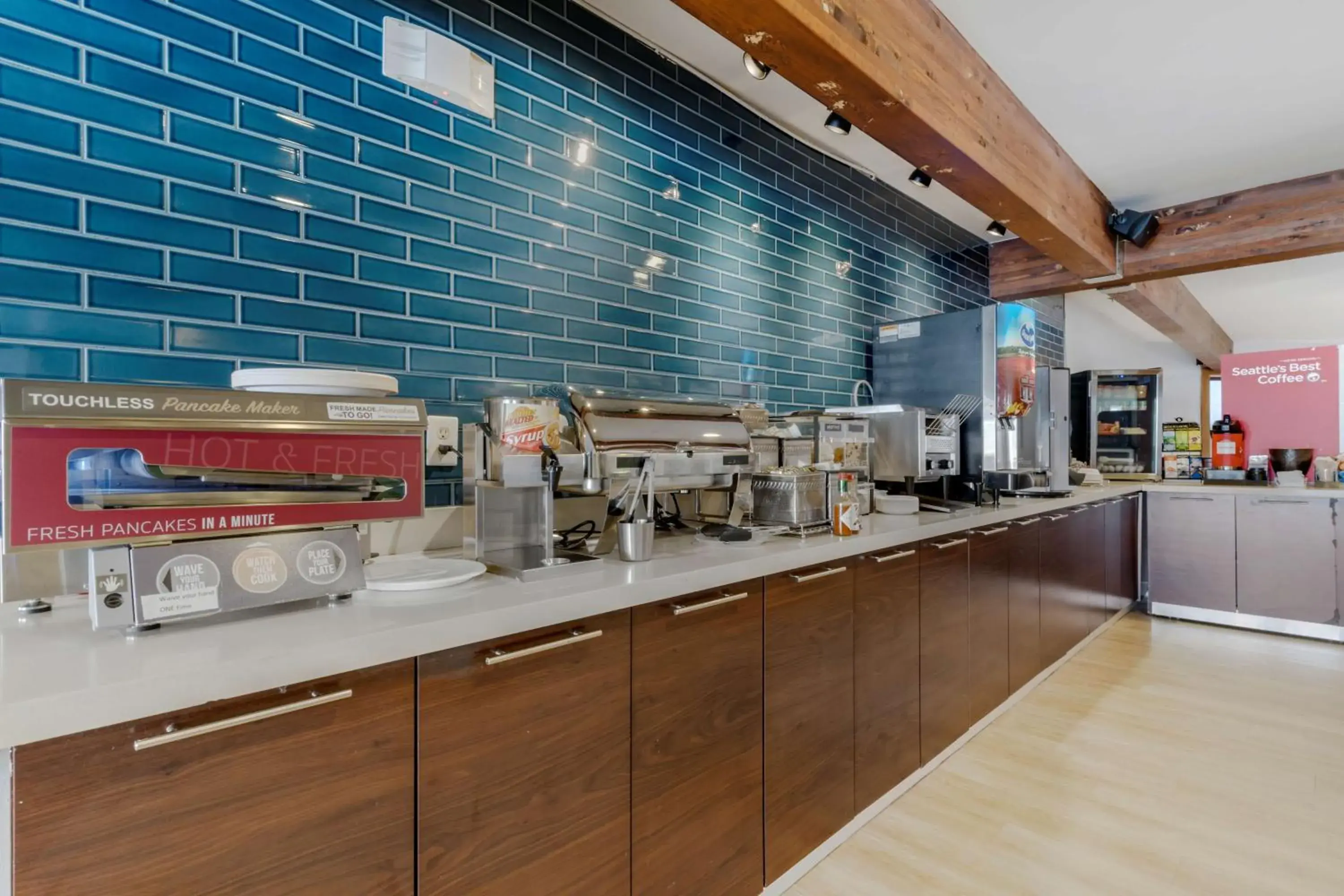 Breakfast in Best Western Plus Novato Oaks Inn Breakfast in Best Western Plus Novato Oaks Inn