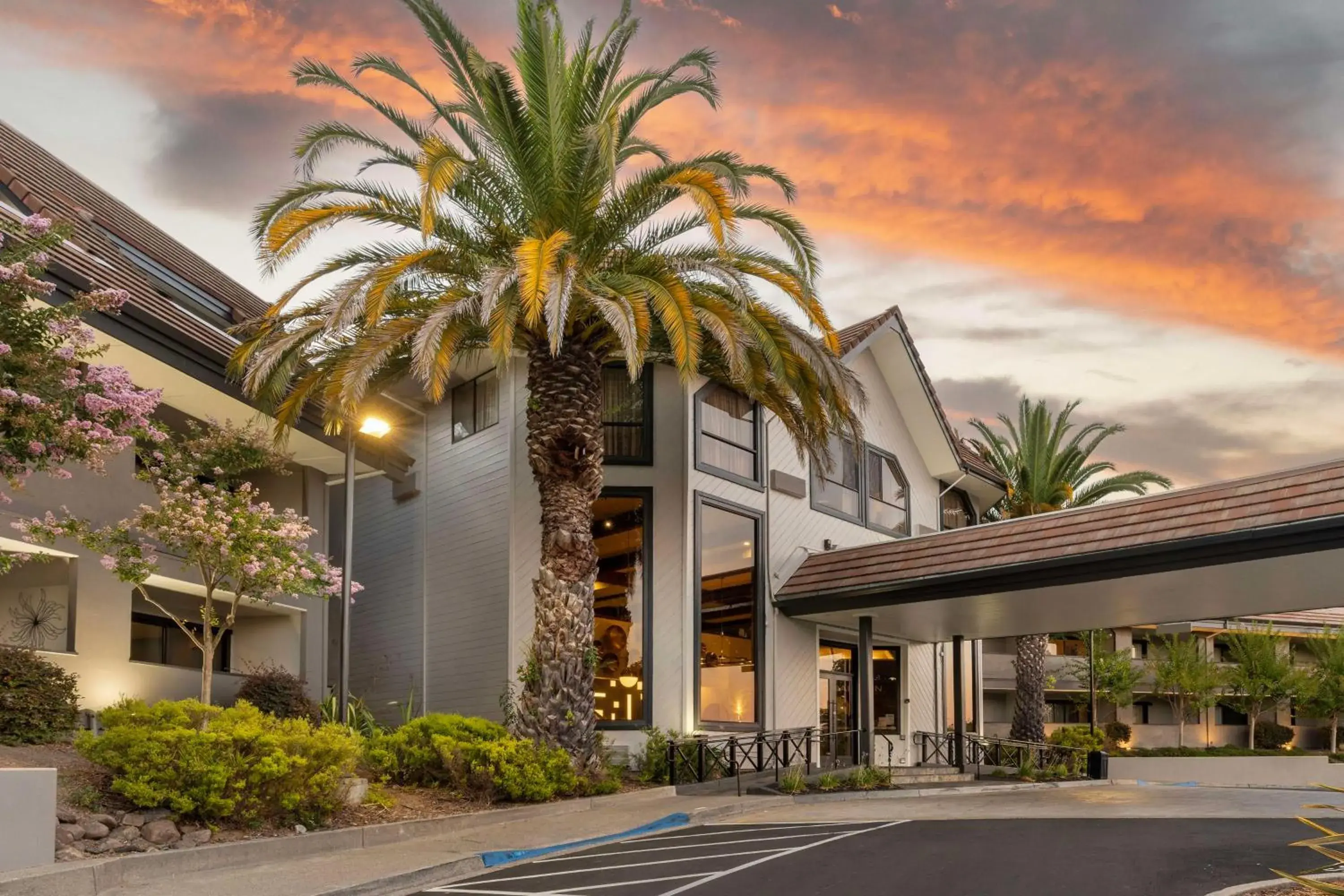 Property building in Best Western Plus Novato Oaks Inn Property building in Best Western Plus Novato Oaks Inn