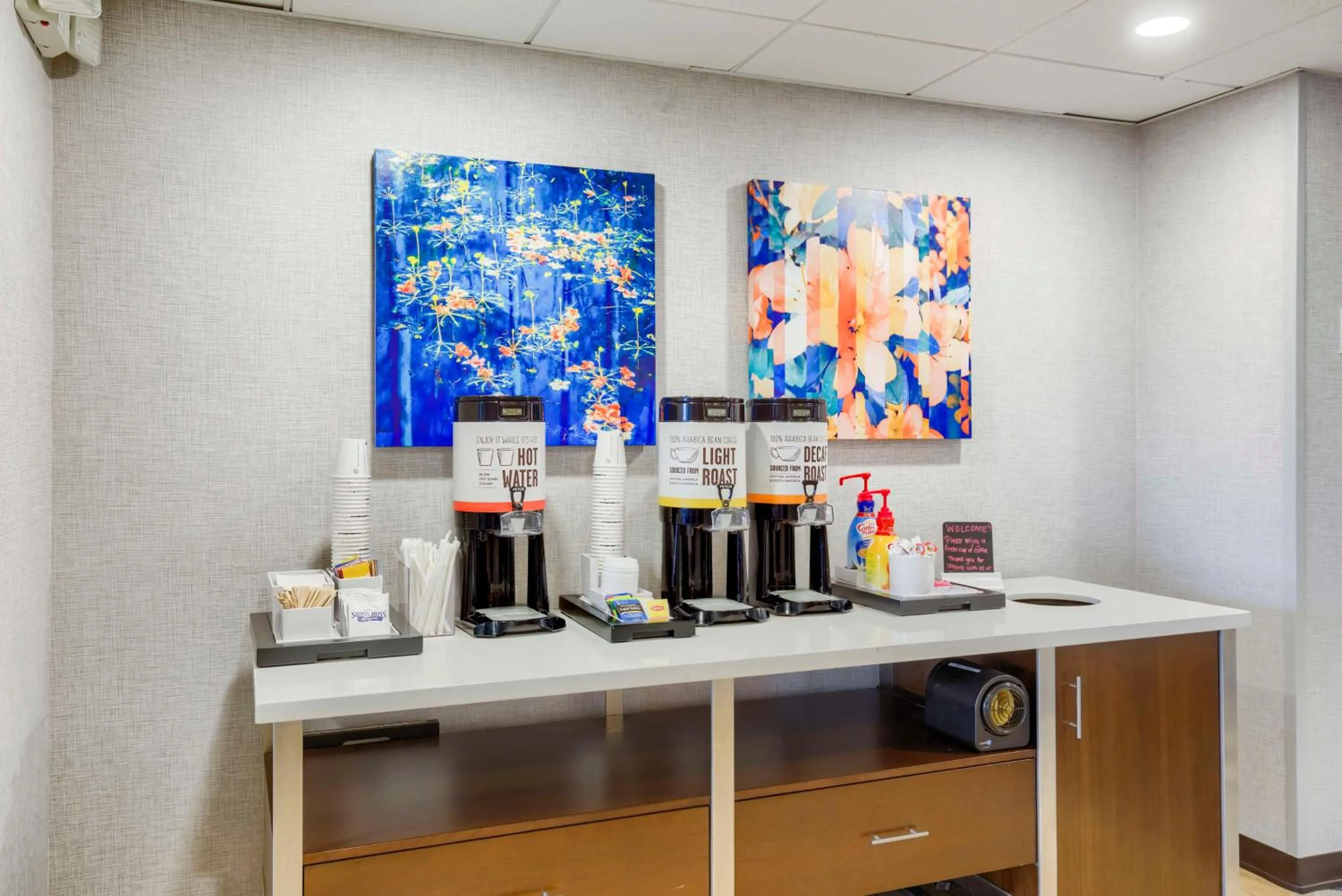 Dining area in Hampton Inn Mobile-I-10/Bellingrath Gardens