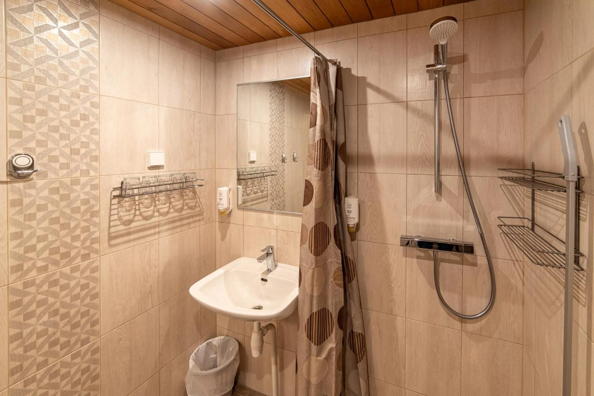 Shower in Hotel Karupesa