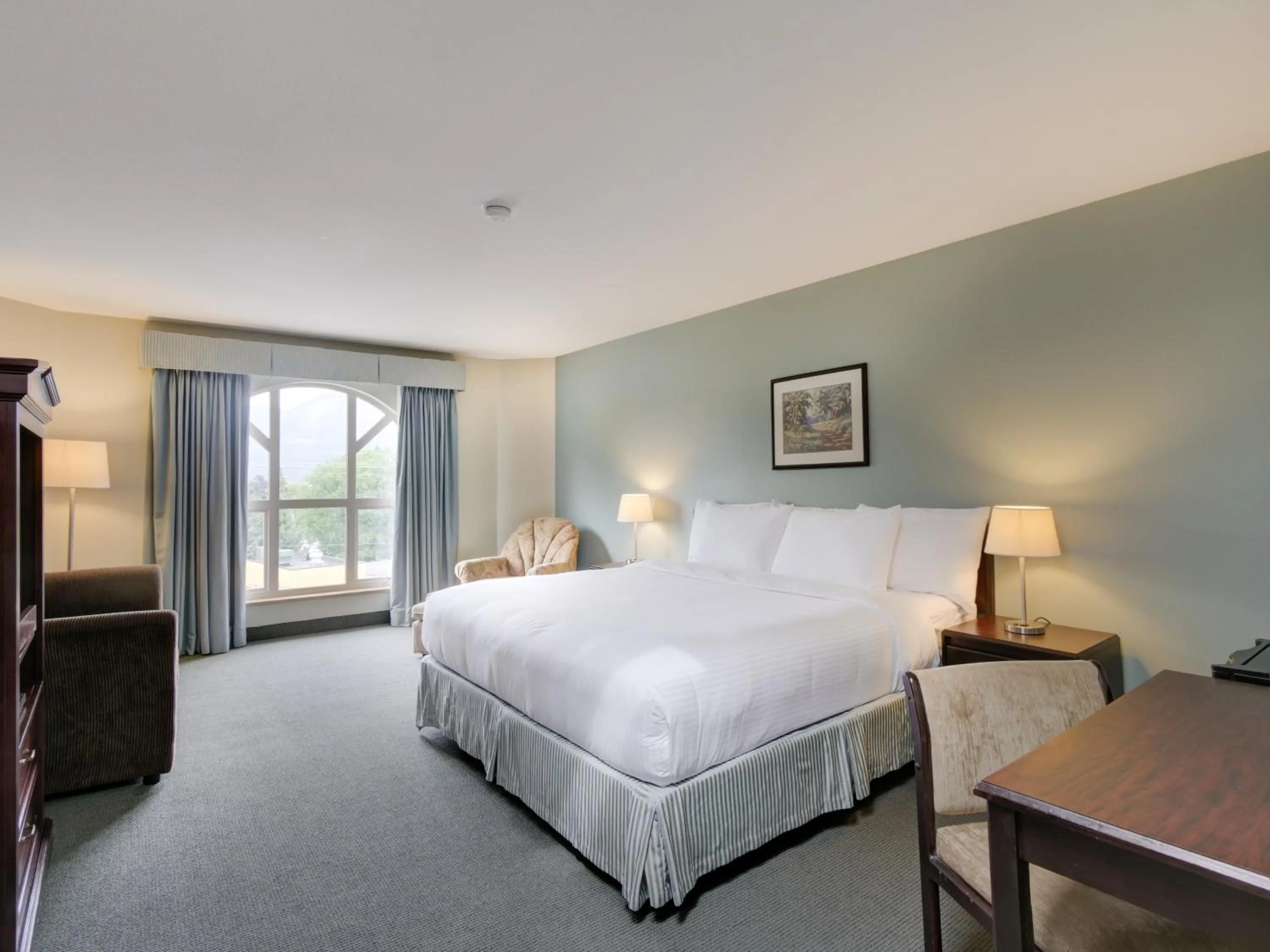 Bed in Harrison Lake Hotel