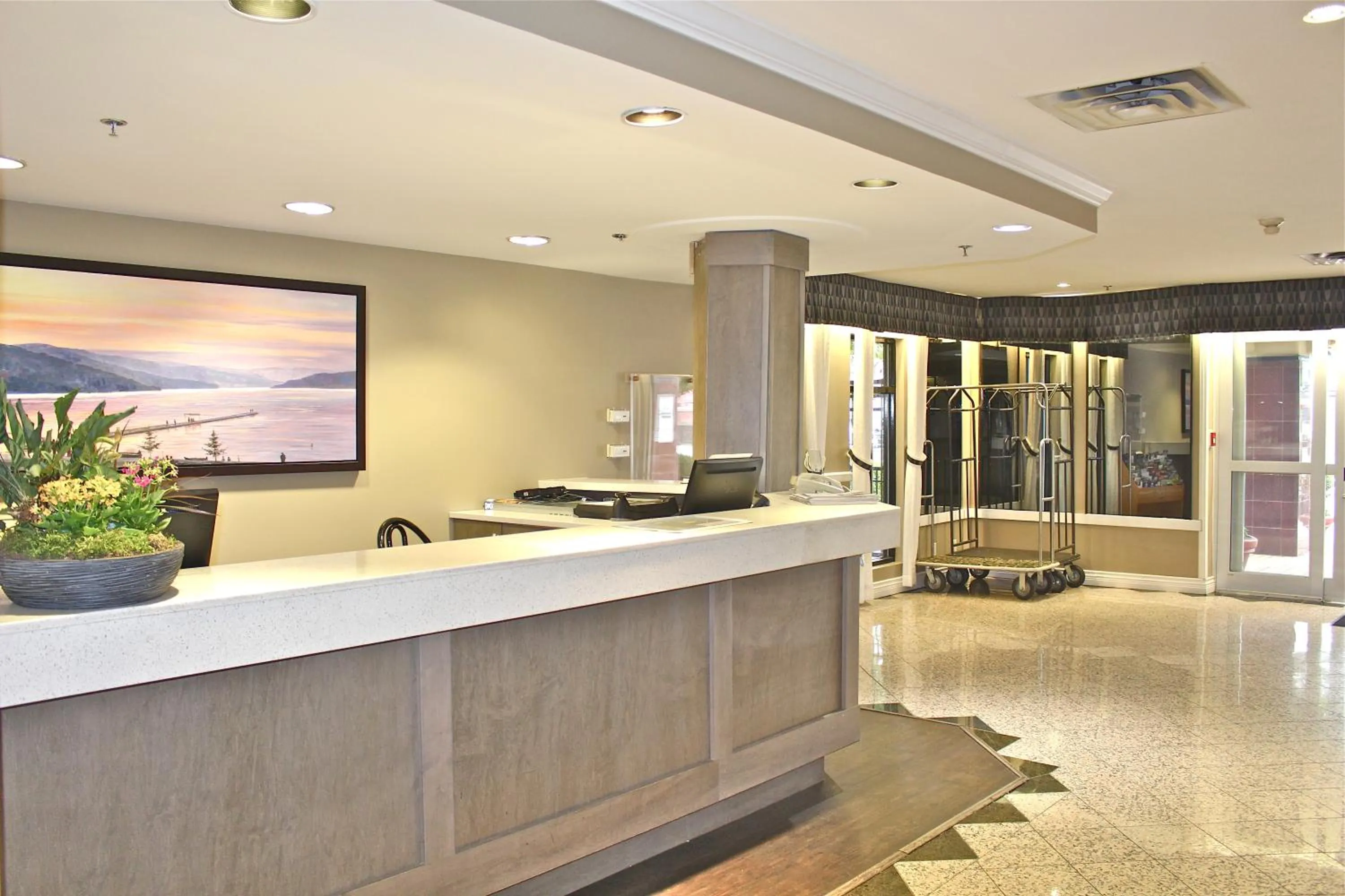 Lobby or reception in Harrison Lake Hotel