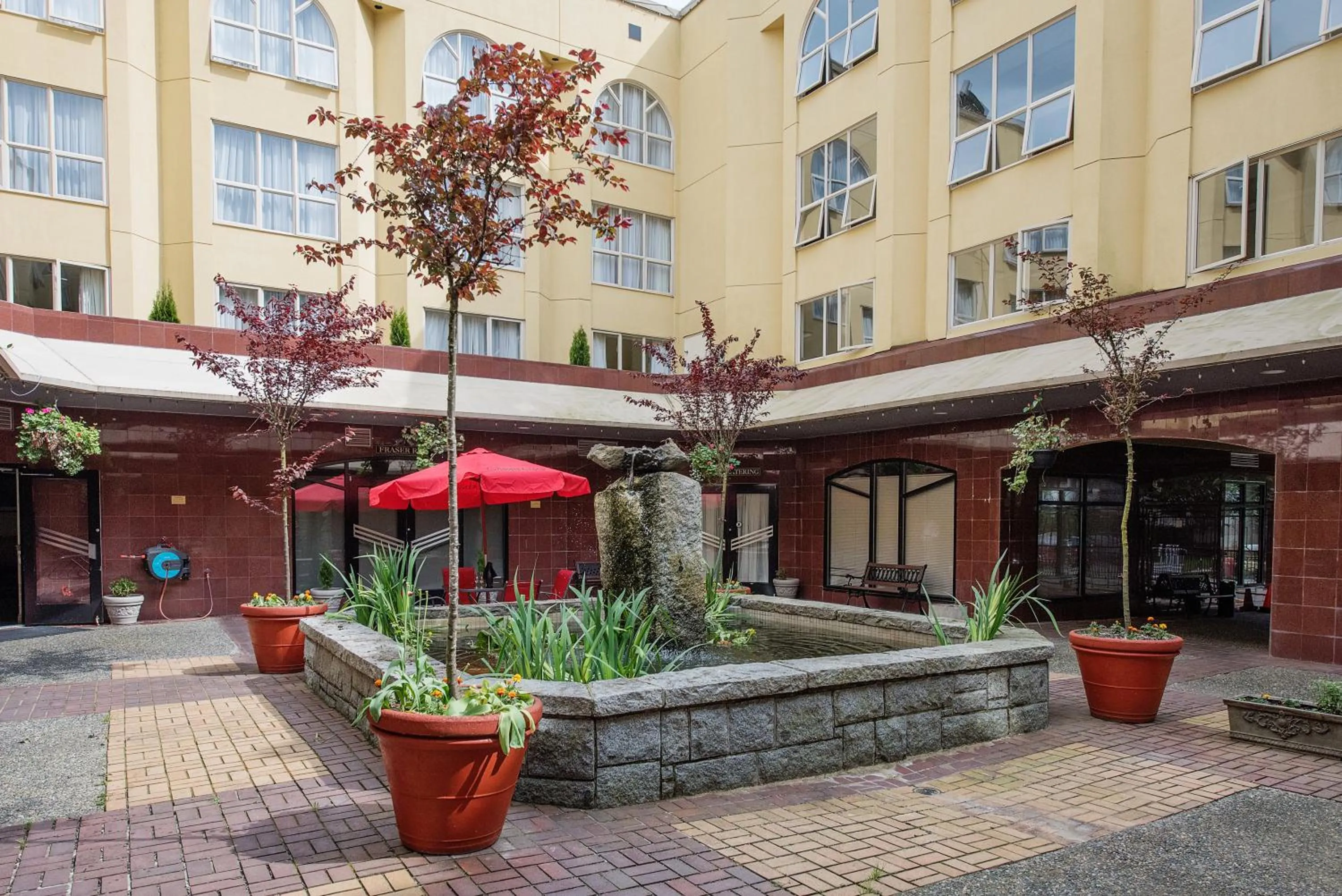 Facade/entrance in Harrison Lake Hotel