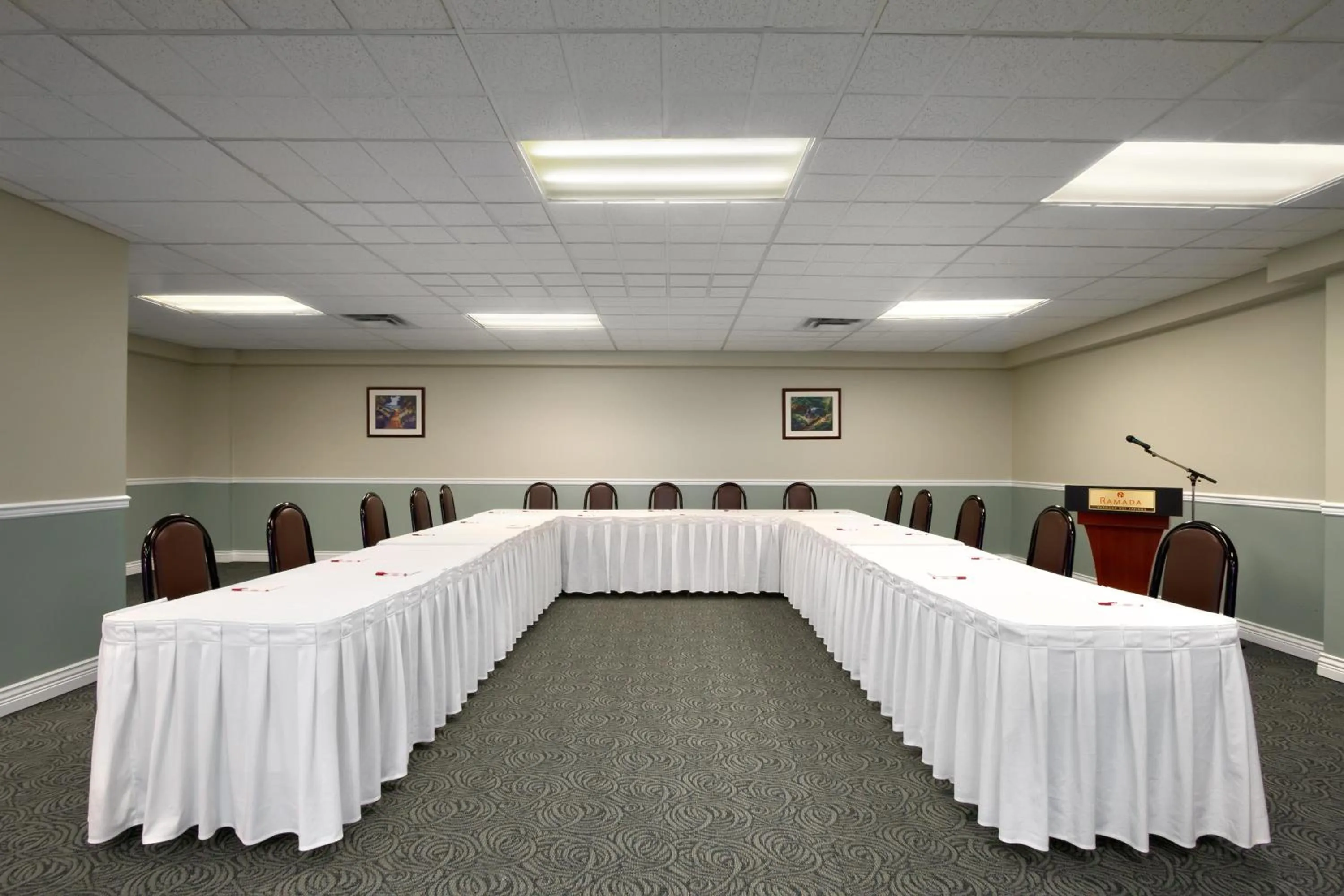 Business facilities in Harrison Lake Hotel
