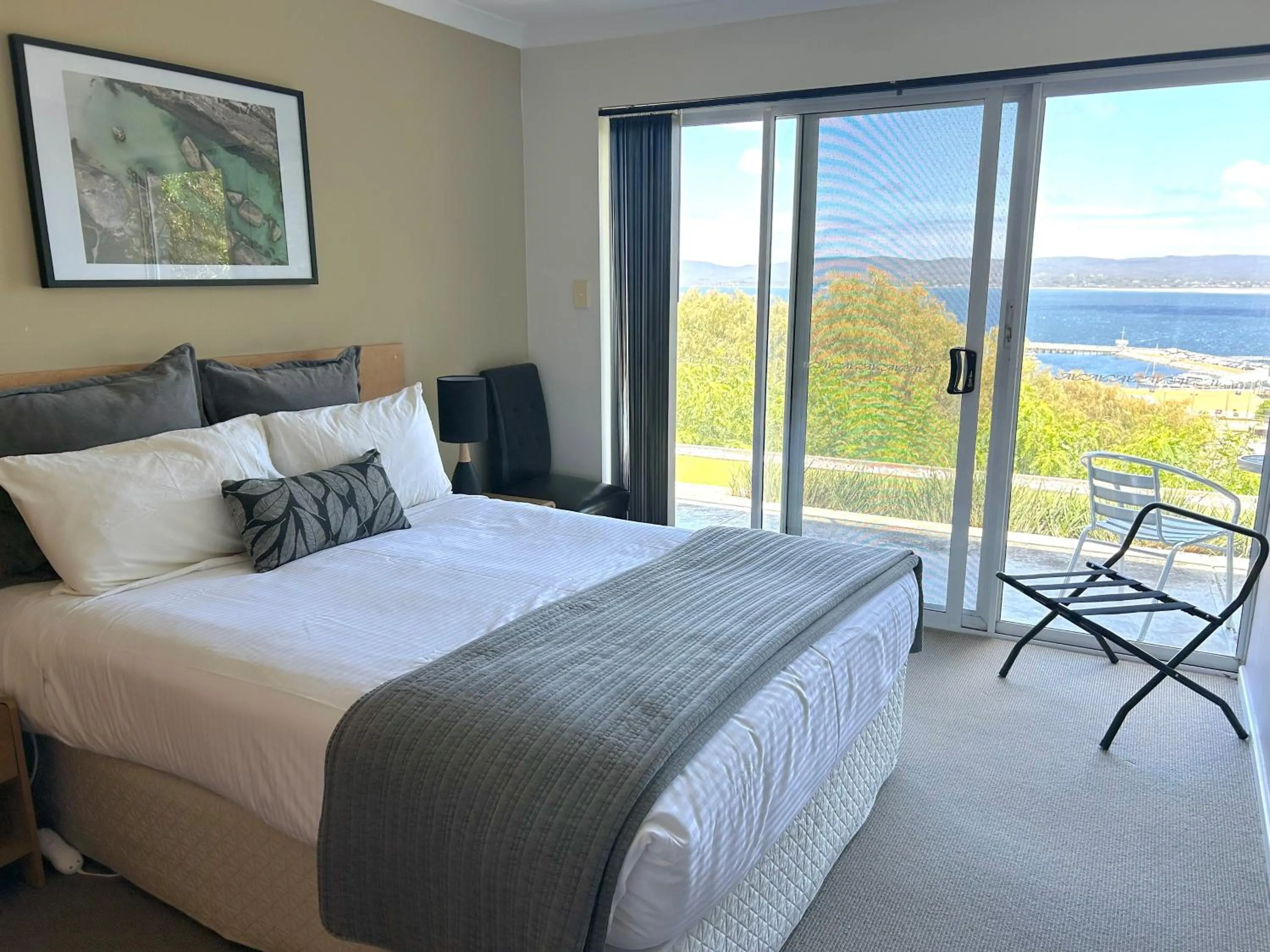 Bed in Albany Harbourside Apartments And Houses