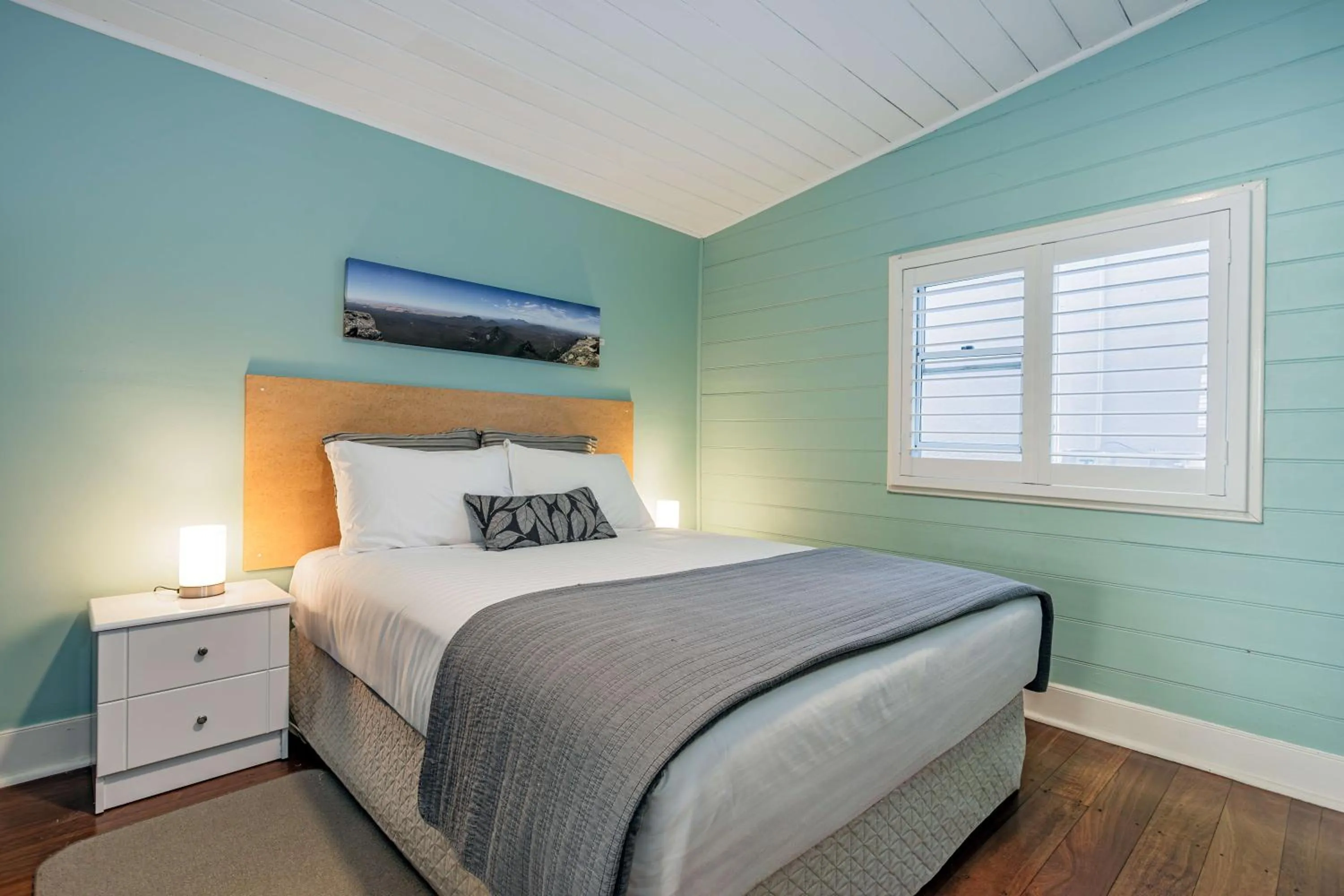 Bedroom, Bed in Albany Harbourside Apartments And Houses