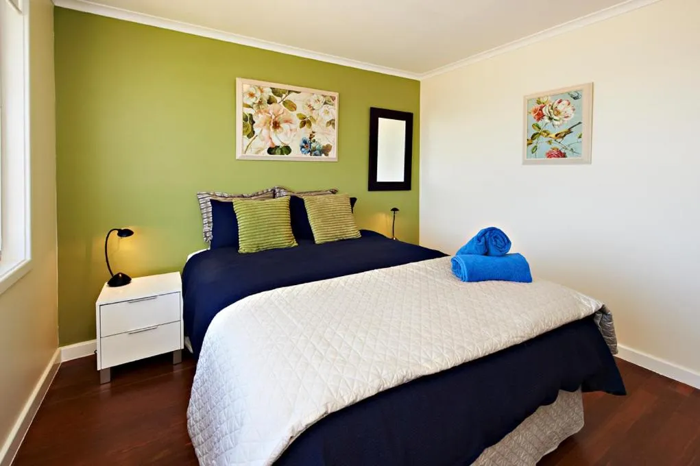 Bedroom, Bed in Albany Harbourside Apartments And Houses