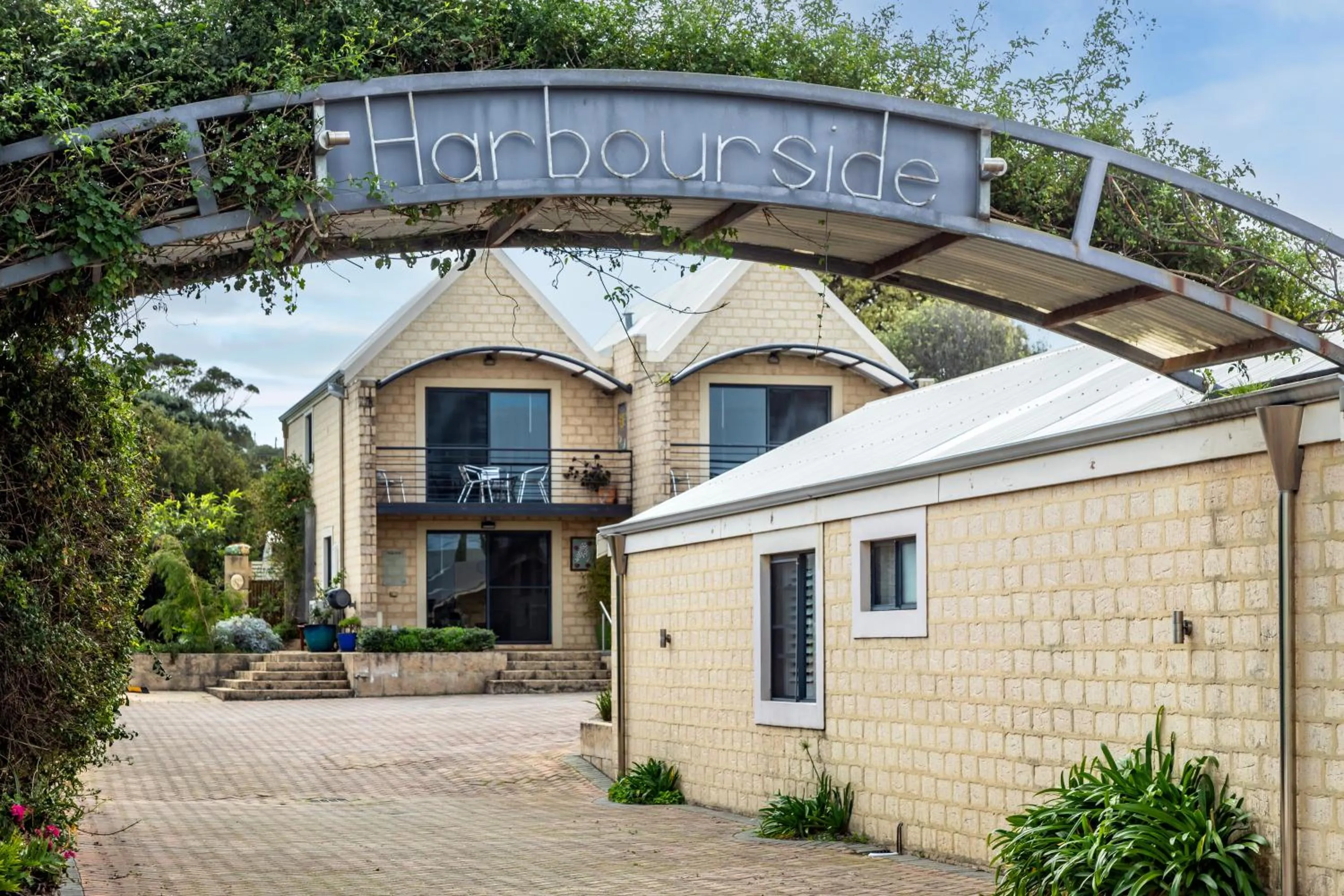 Property building in Albany Harbourside Apartments And Houses