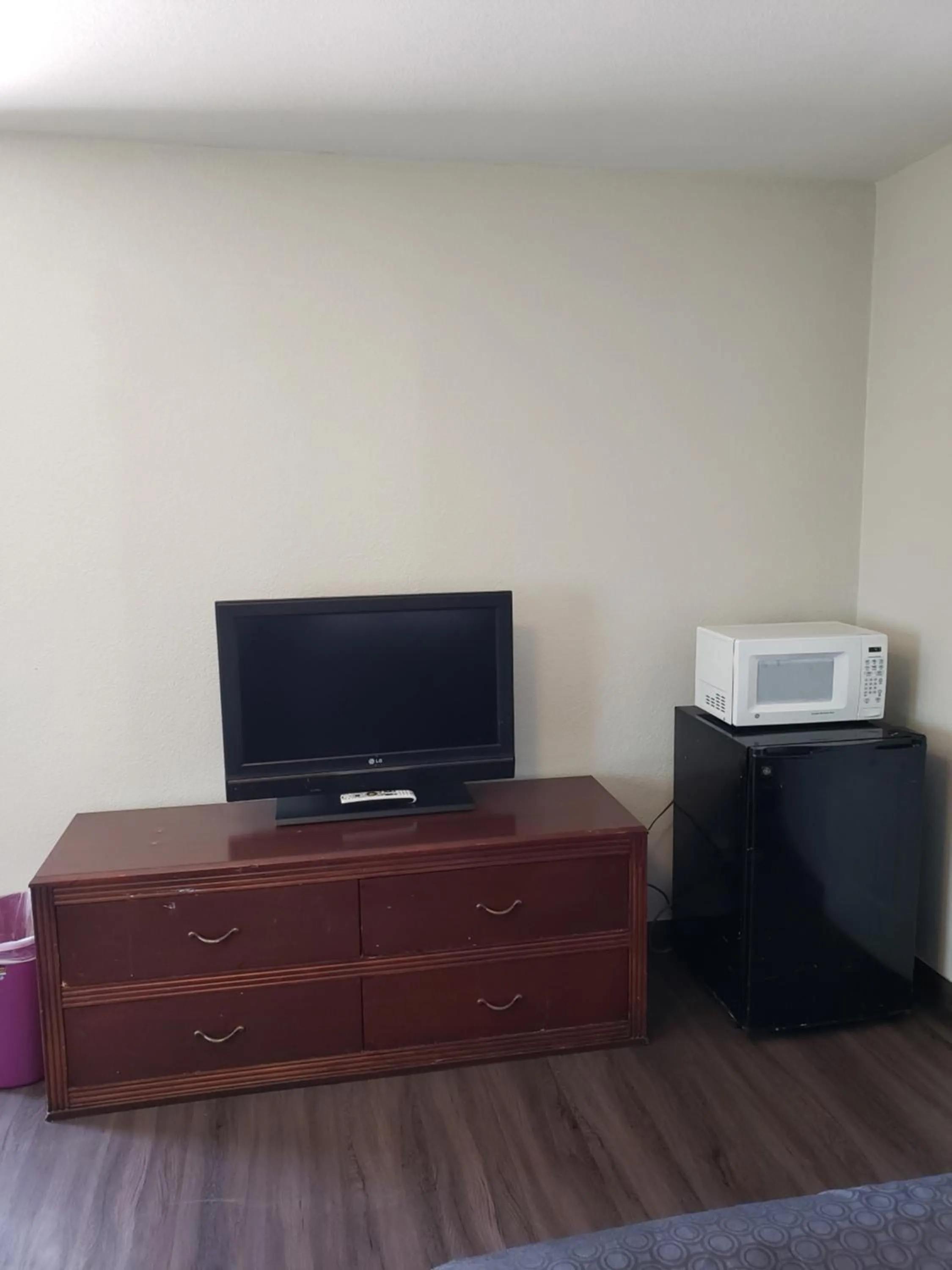 Classic Inn and Suites