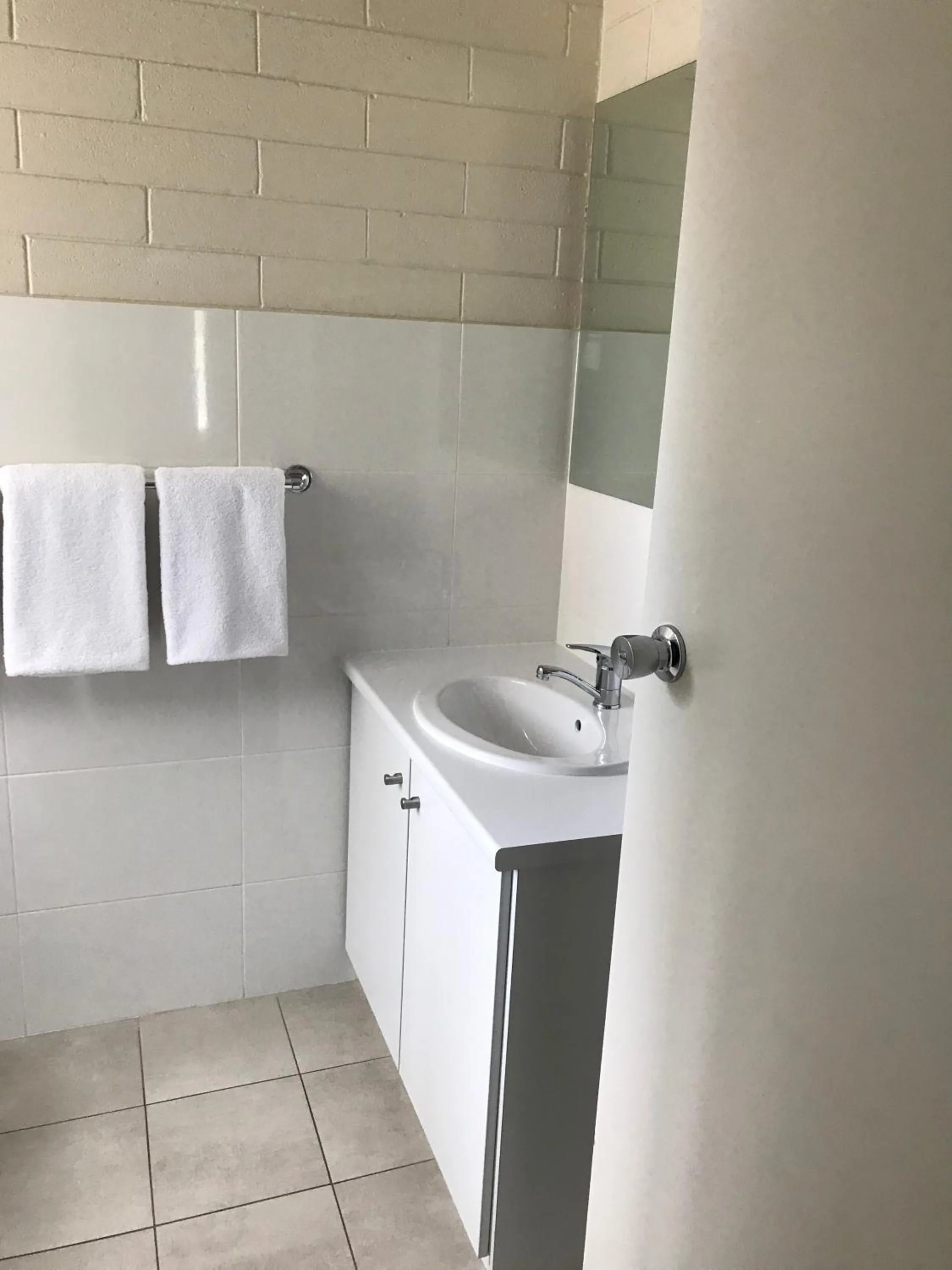 Bathroom in Victor Harbor City Inn