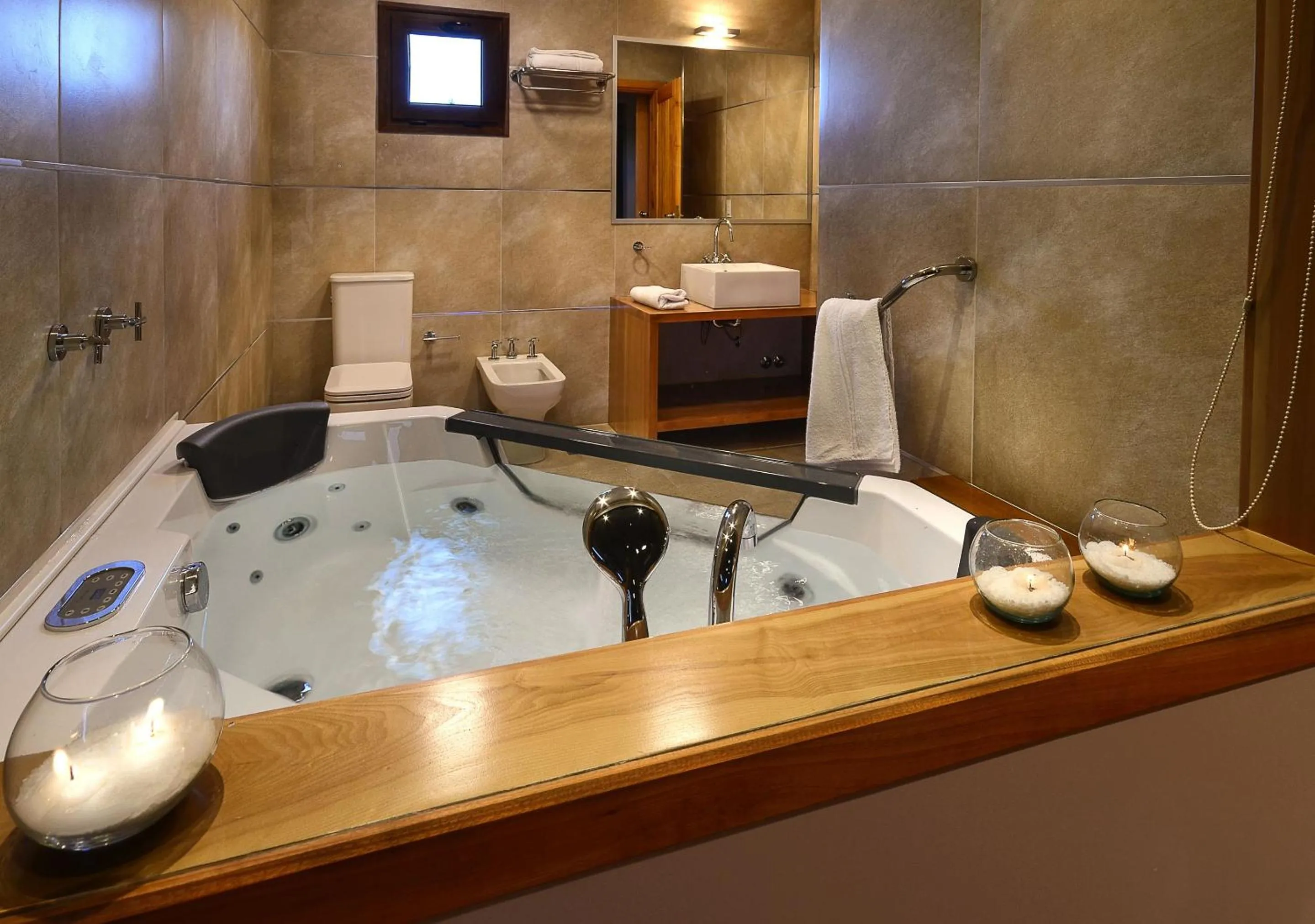 Hot Tub in Huenú by DOT Boutique