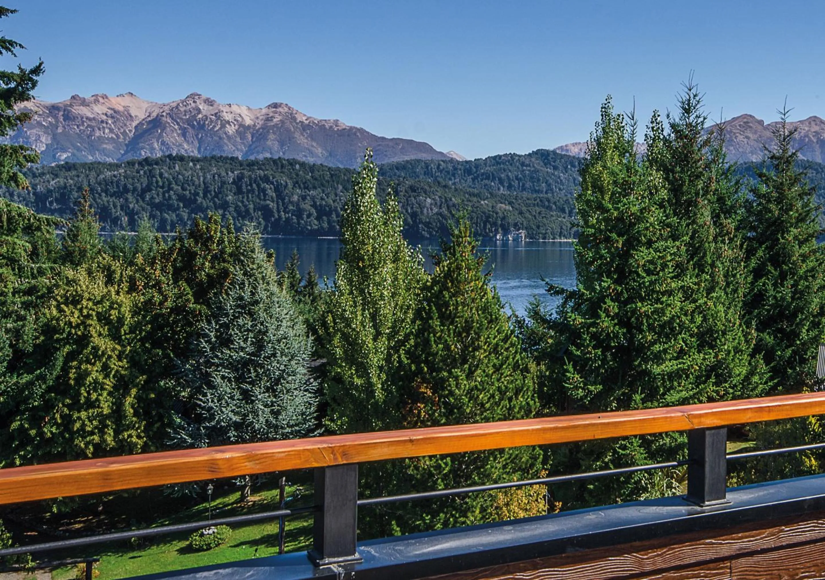 Lake view in Huenú by DOT Boutique