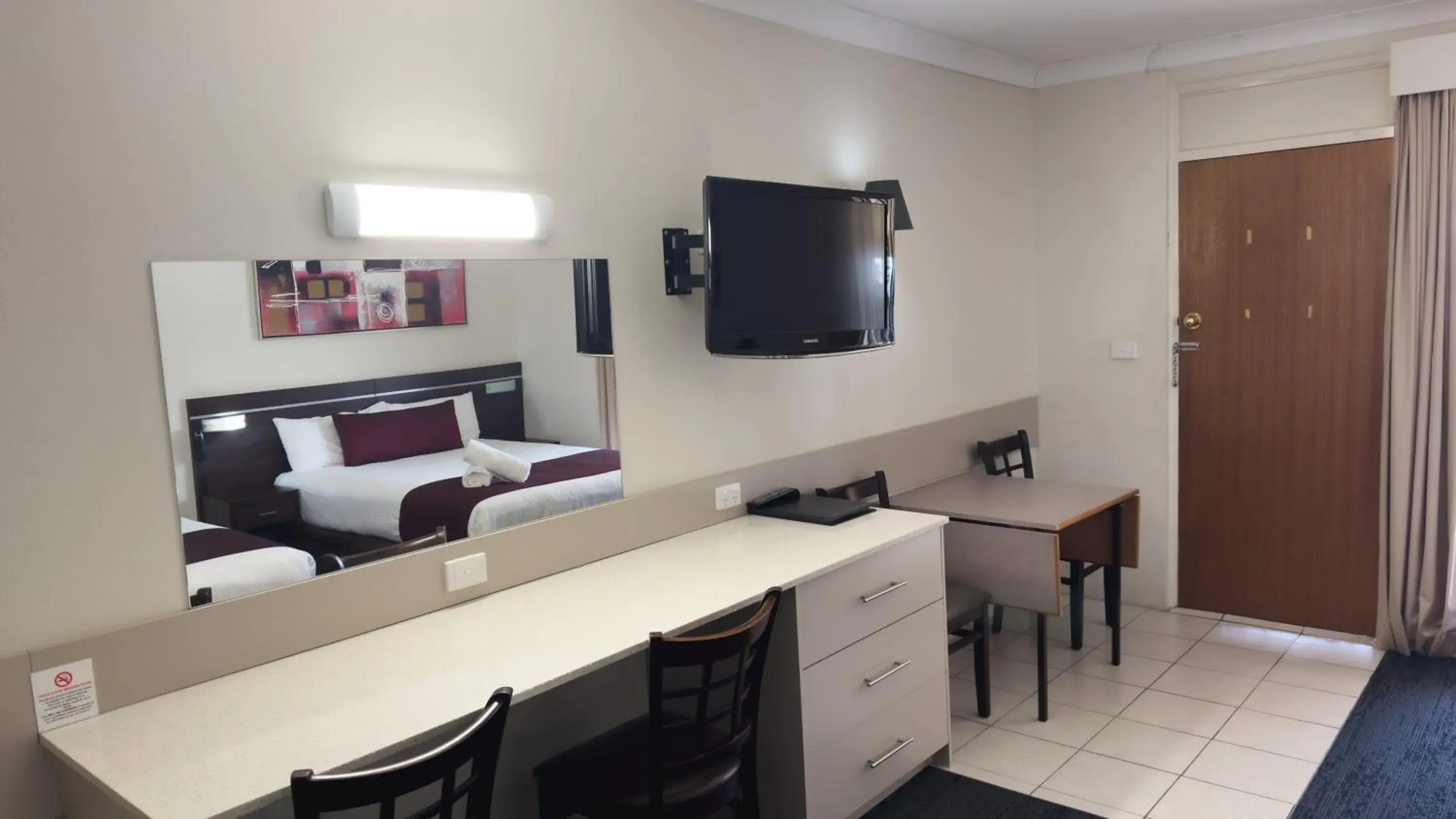 TV and multimedia, Bed in Golden West Motor Inn TV and multimedia, Bed in Golden West Motor Inn