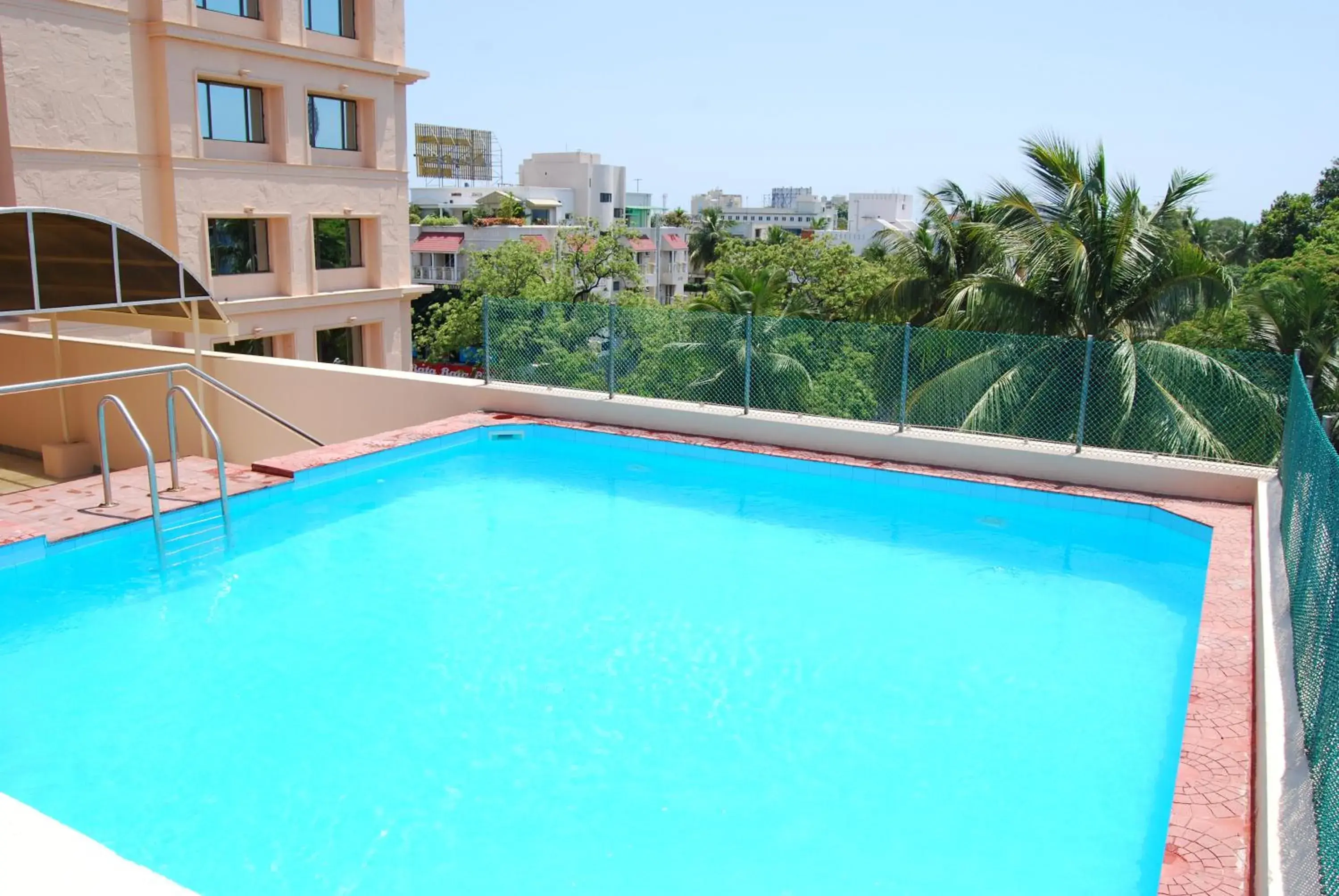 Swimming pool in Raj Park Hotel Chennai Swimming pool in Raj Park Hotel Chennai