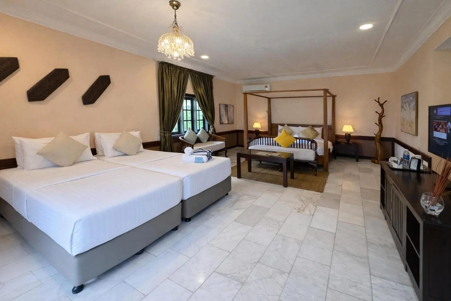 Communal lounge/ TV room, Bed in Frangipani Langkawi Resort