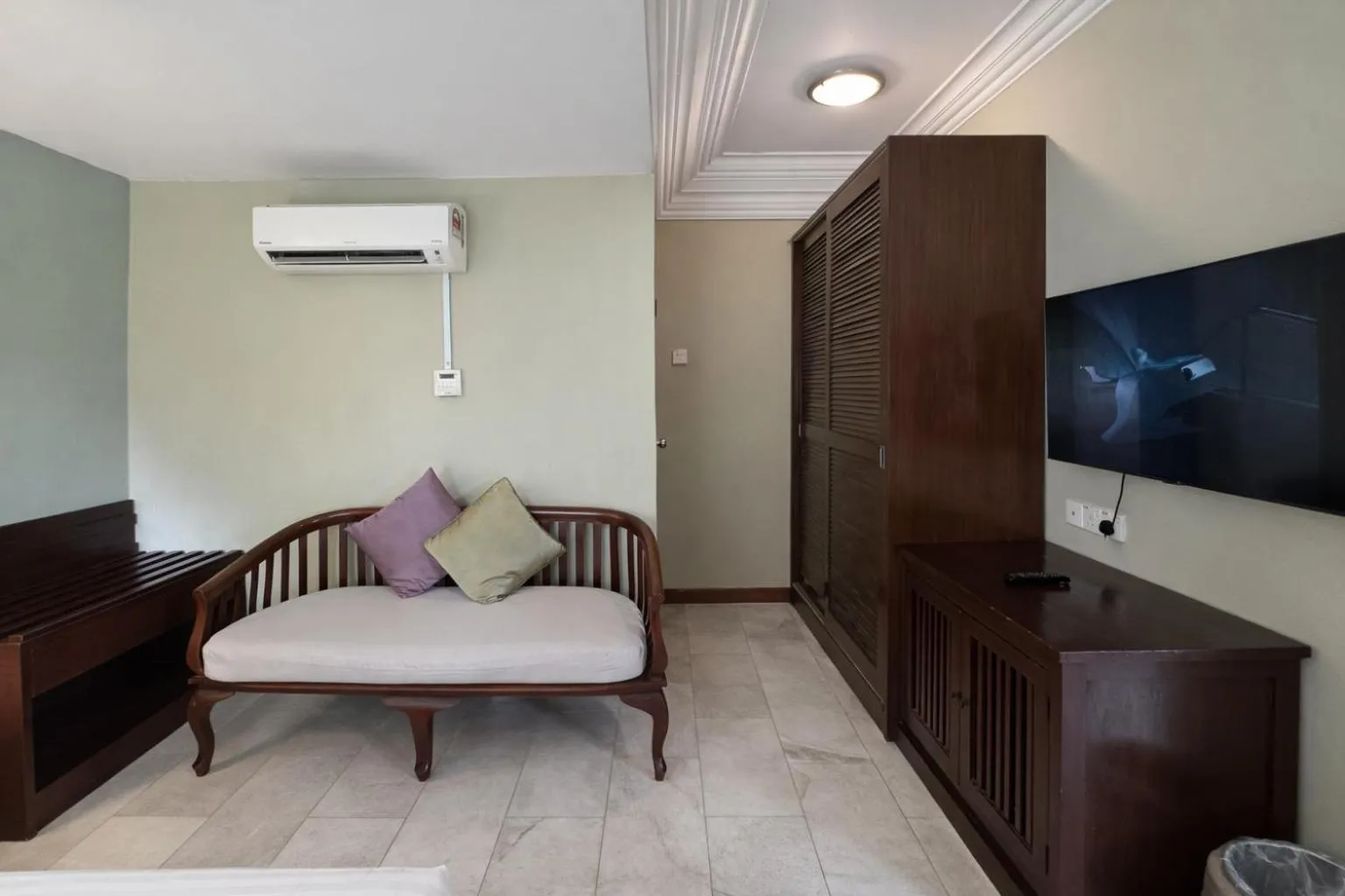 Communal lounge/ TV room, Bed in Frangipani Langkawi Resort