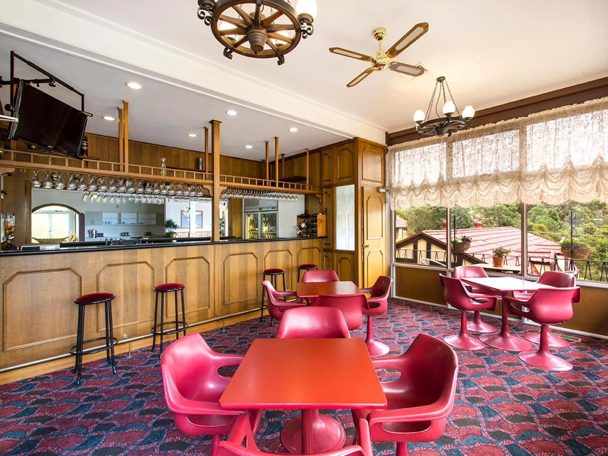 Lounge or bar in Village Family Motor Inn