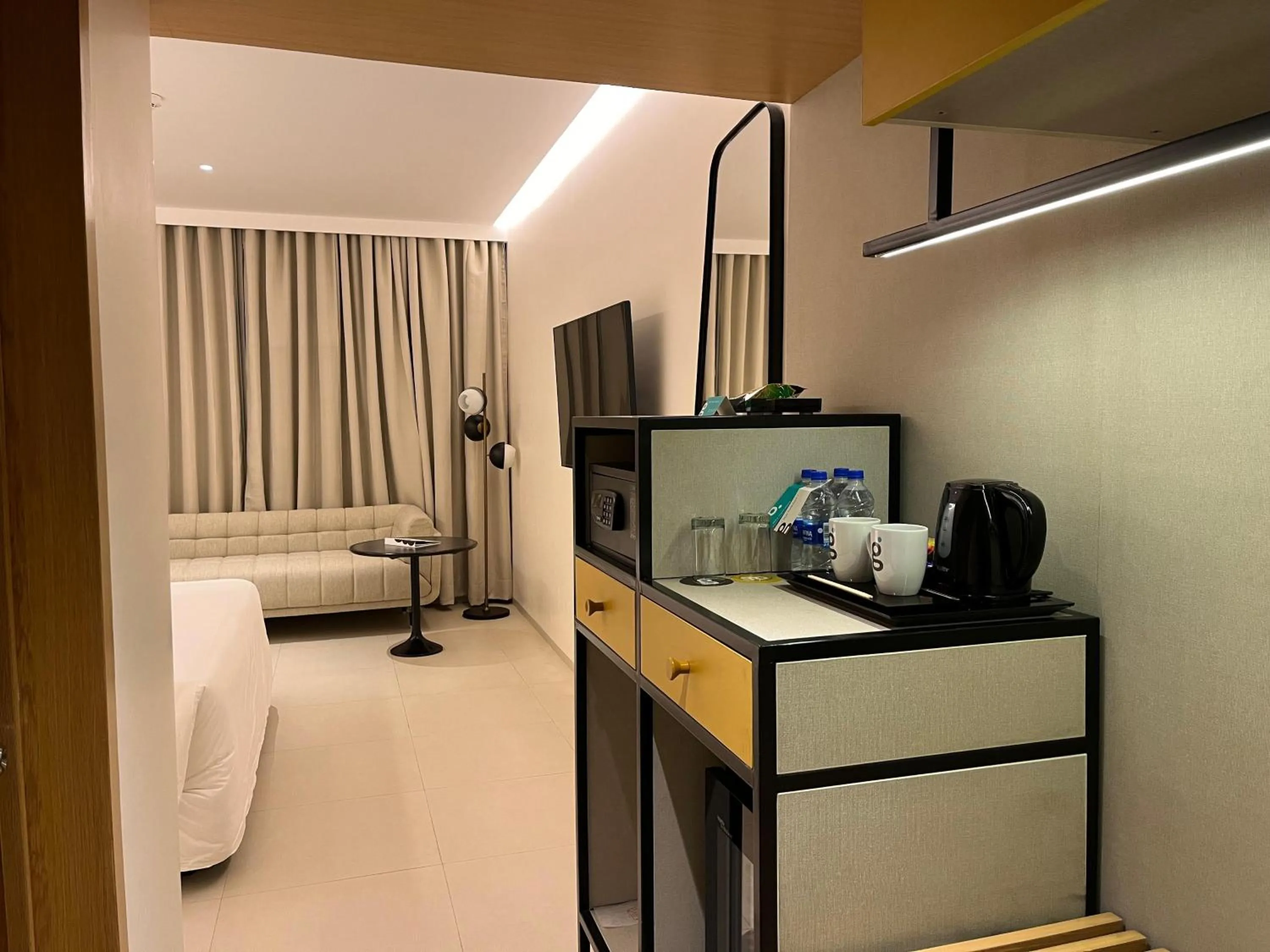 Bedroom, Bed in Greenpark Hyderabad