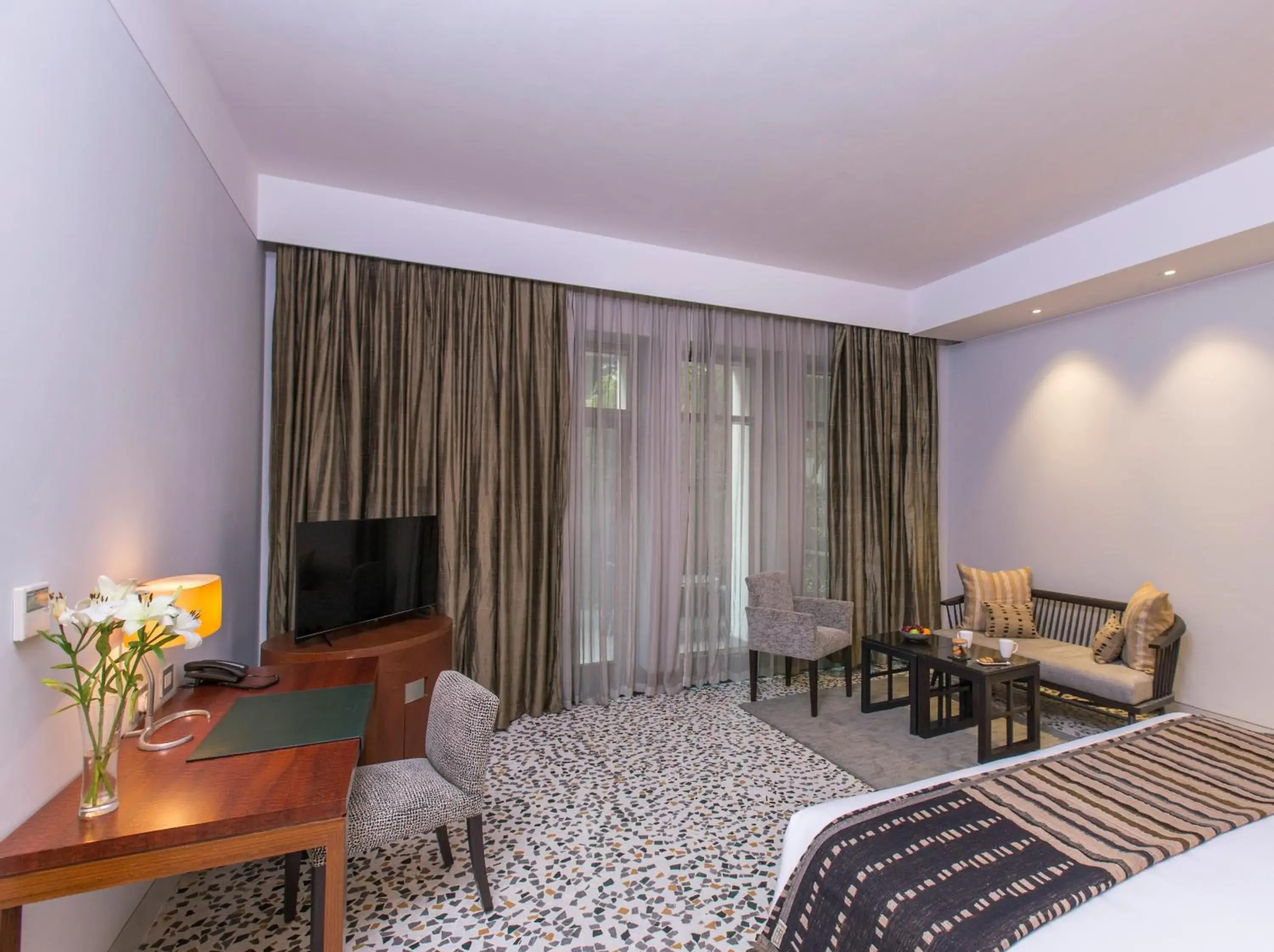 TV and multimedia, Bed in The Manor - New Delhi TV and multimedia, Bed in The Manor - New Delhi