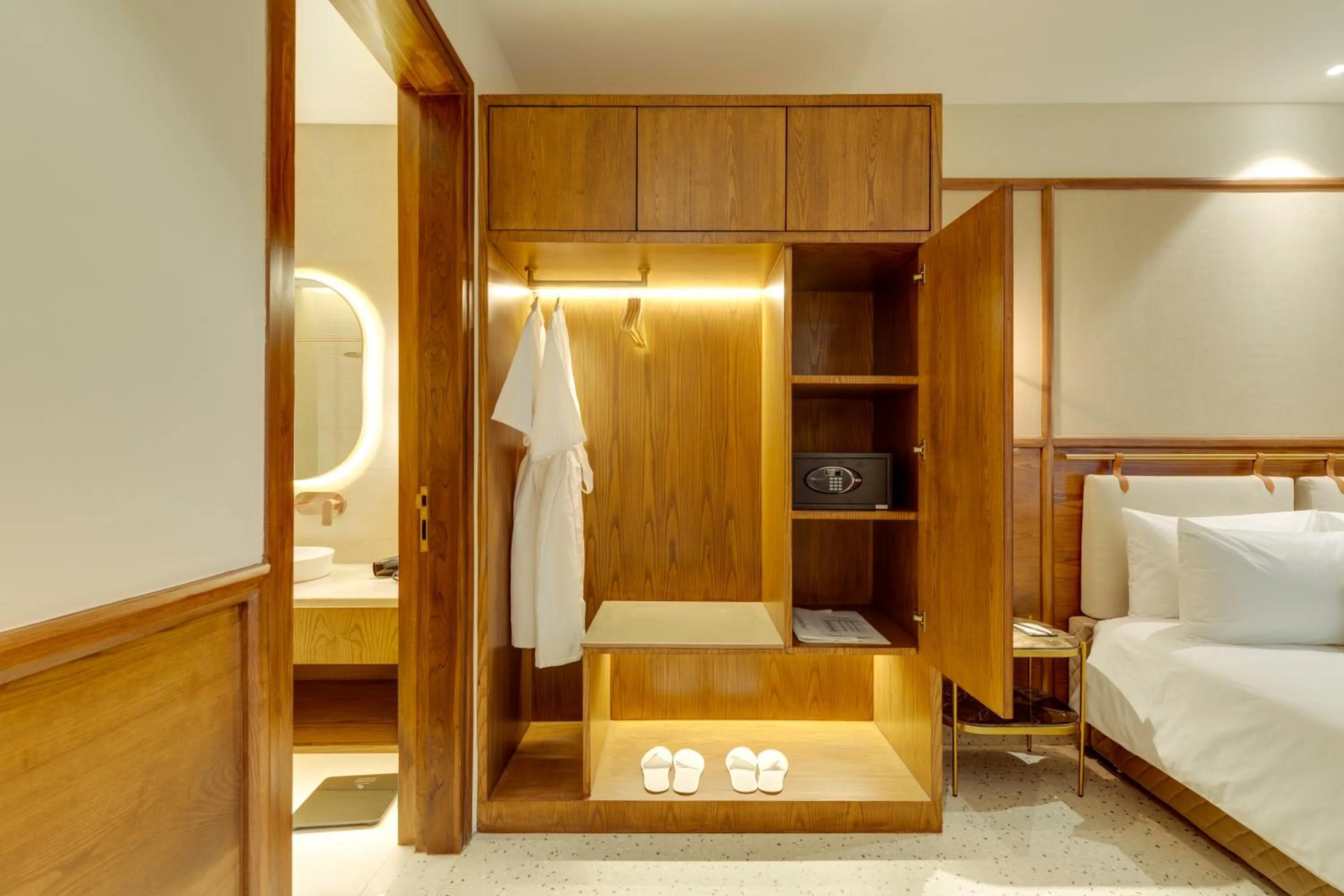 wardrobe, Bed in The Manor - New Delhi