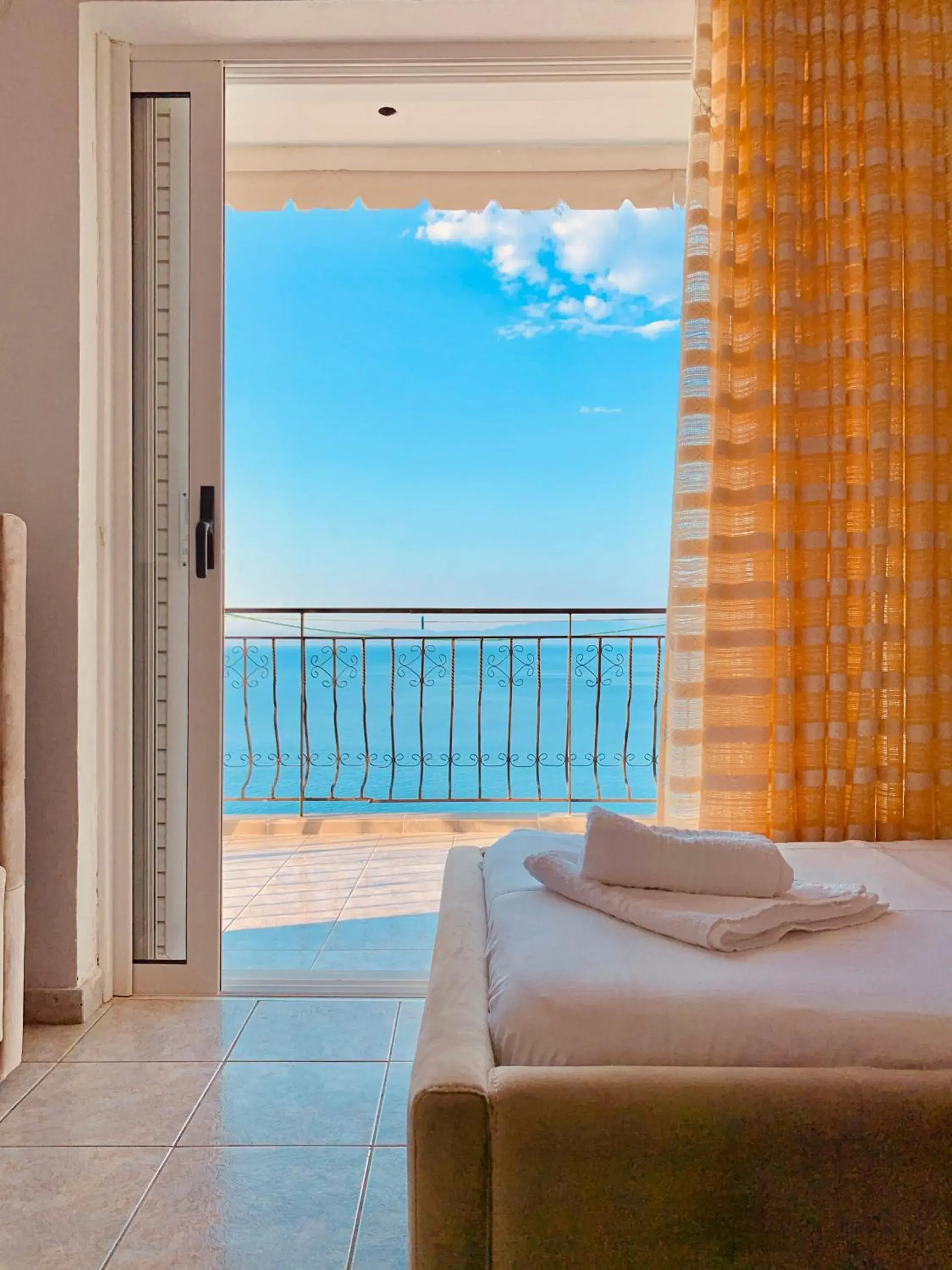 Family Room with Sea View in Hotel Odhisea Qeparo Family Room with Sea View in Hotel Odhisea Qeparo