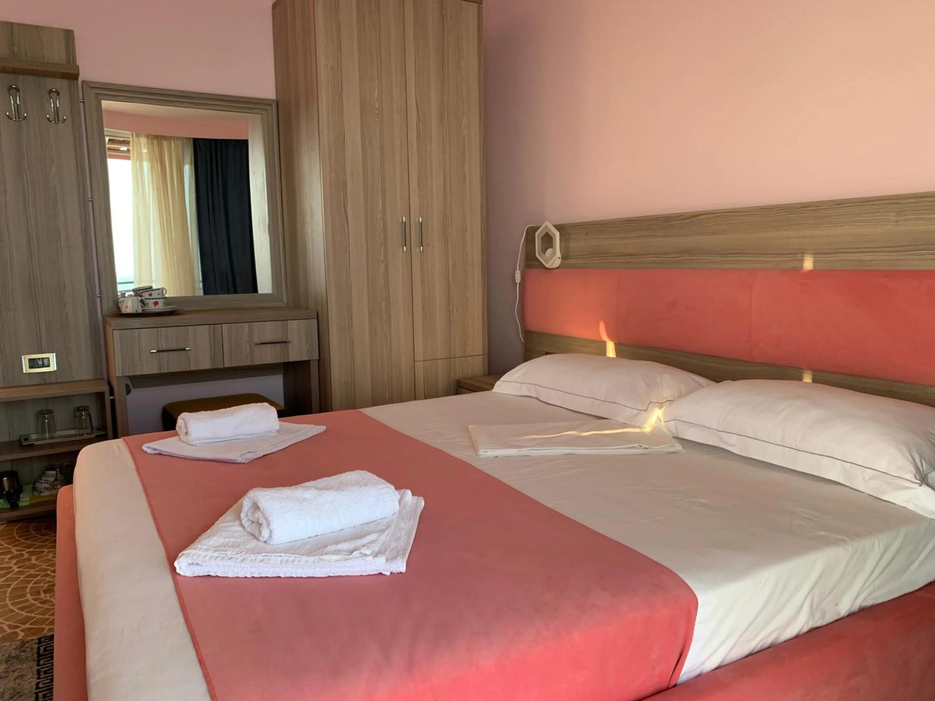Hotel Odhisea Qeparo