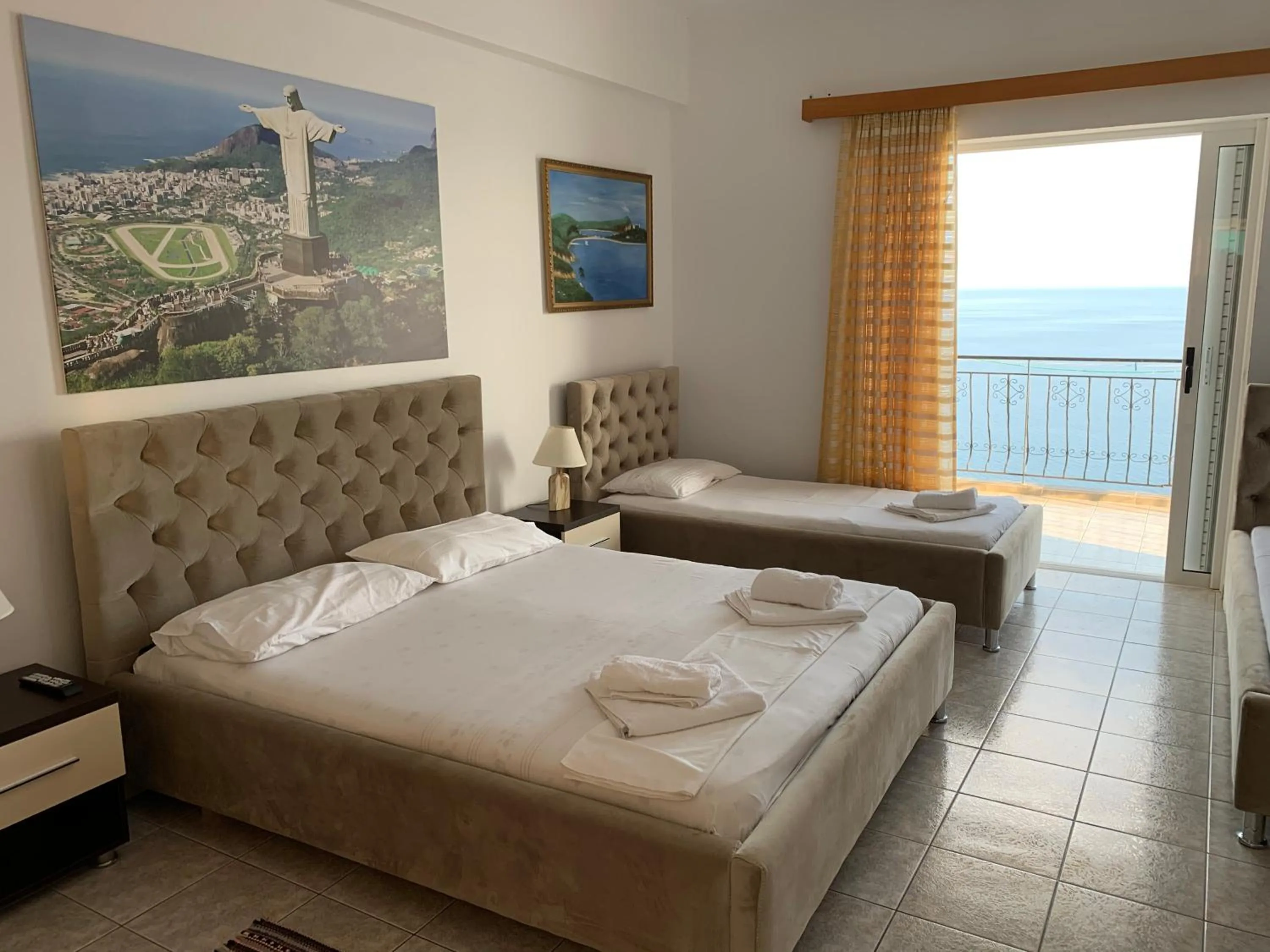 Hotel Odhisea Qeparo