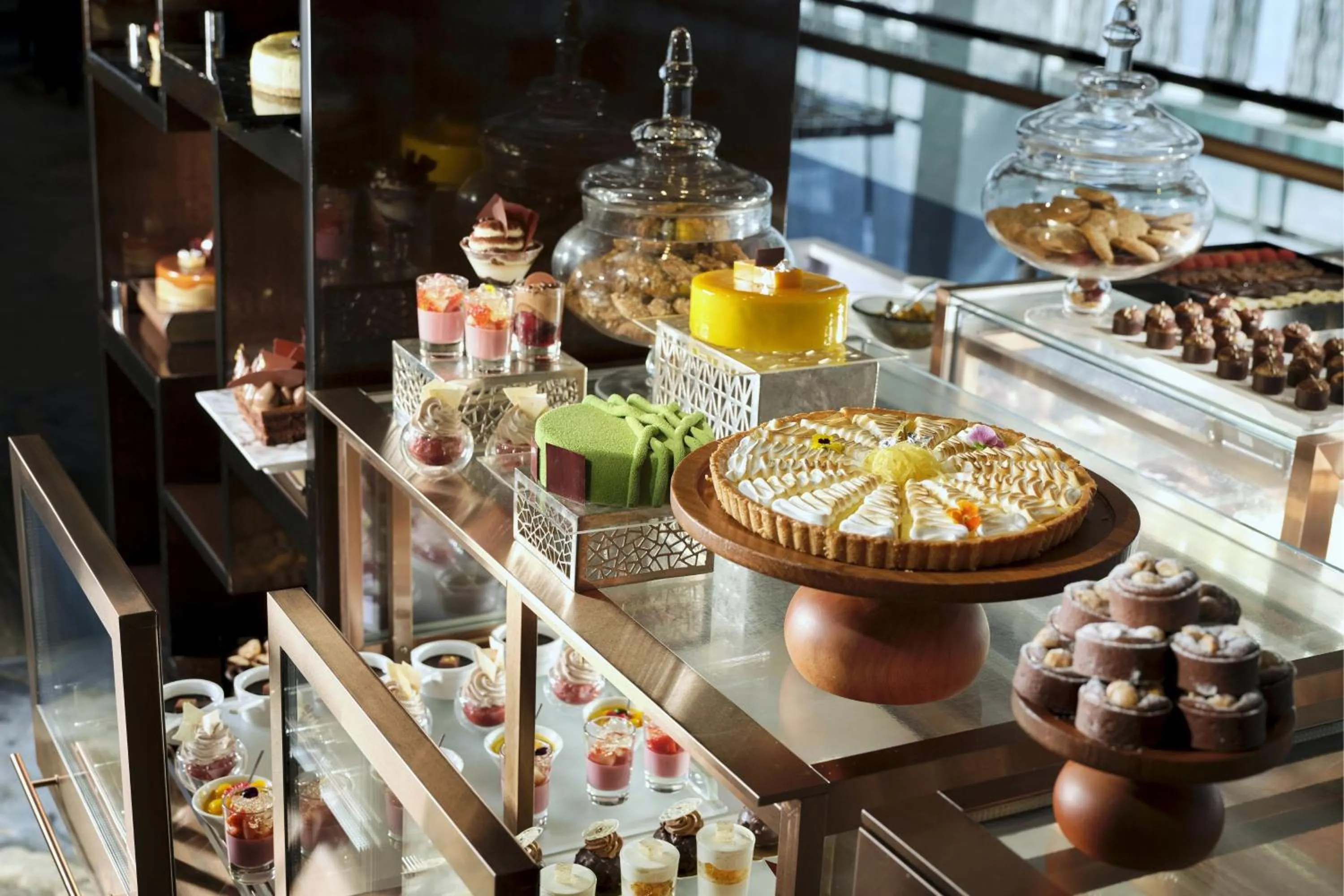 Restaurant/places to eat in The Ritz-Carlton, Hong Kong