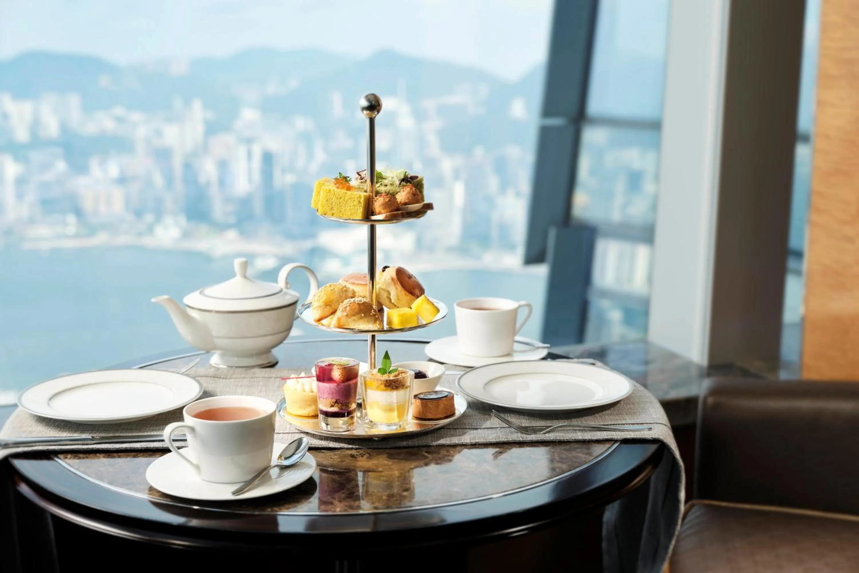 Restaurant/places to eat in The Ritz-Carlton, Hong Kong
