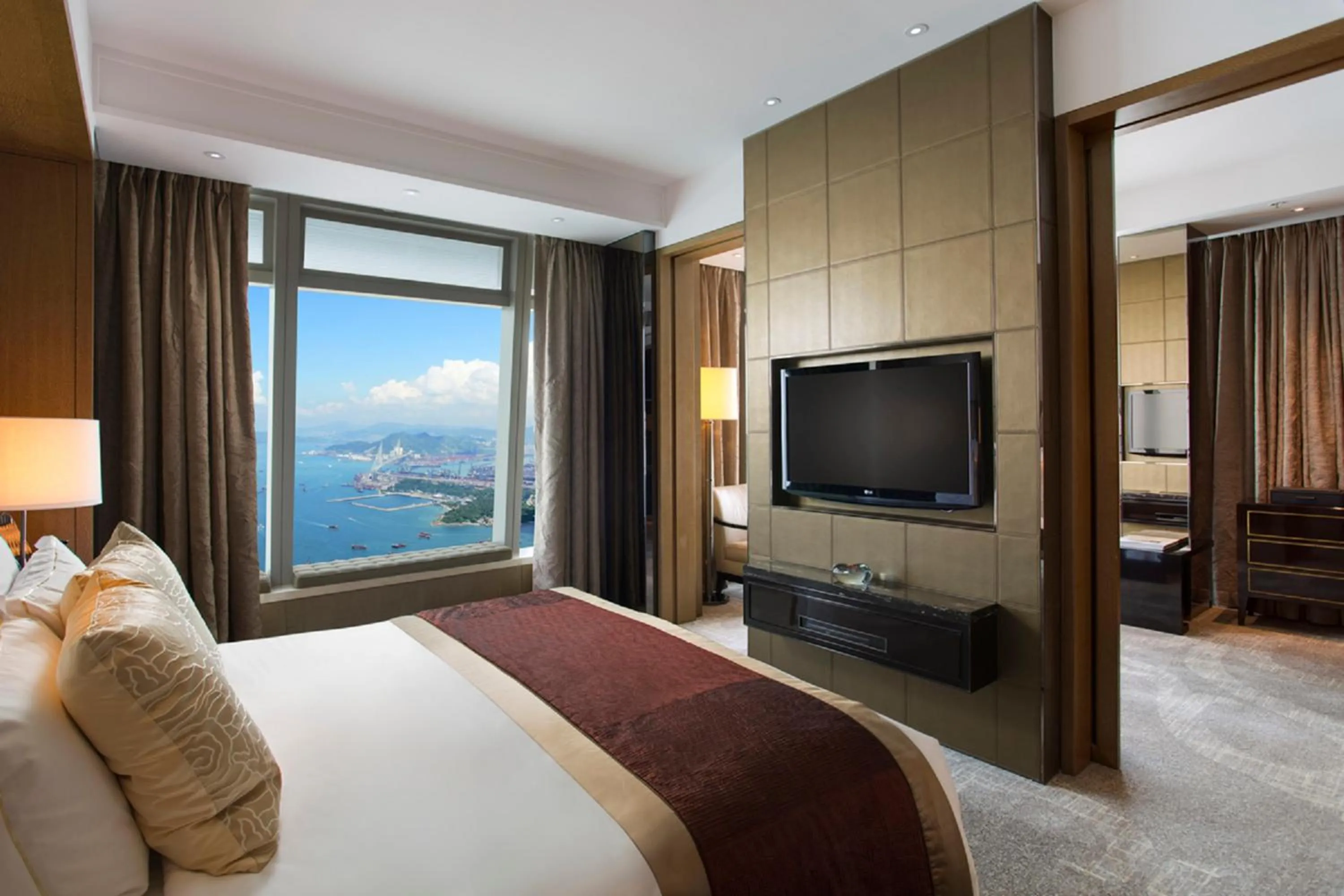 Bedroom, Bed in The Ritz-Carlton, Hong Kong