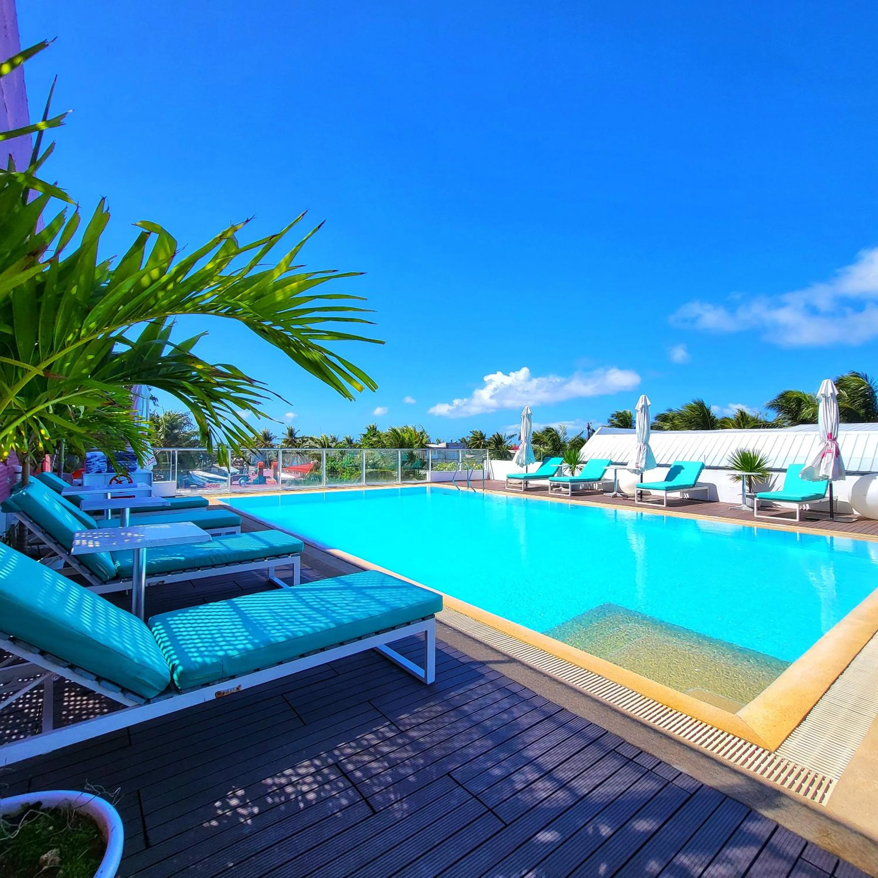 Swimming pool in The Tides Hotel Boracay