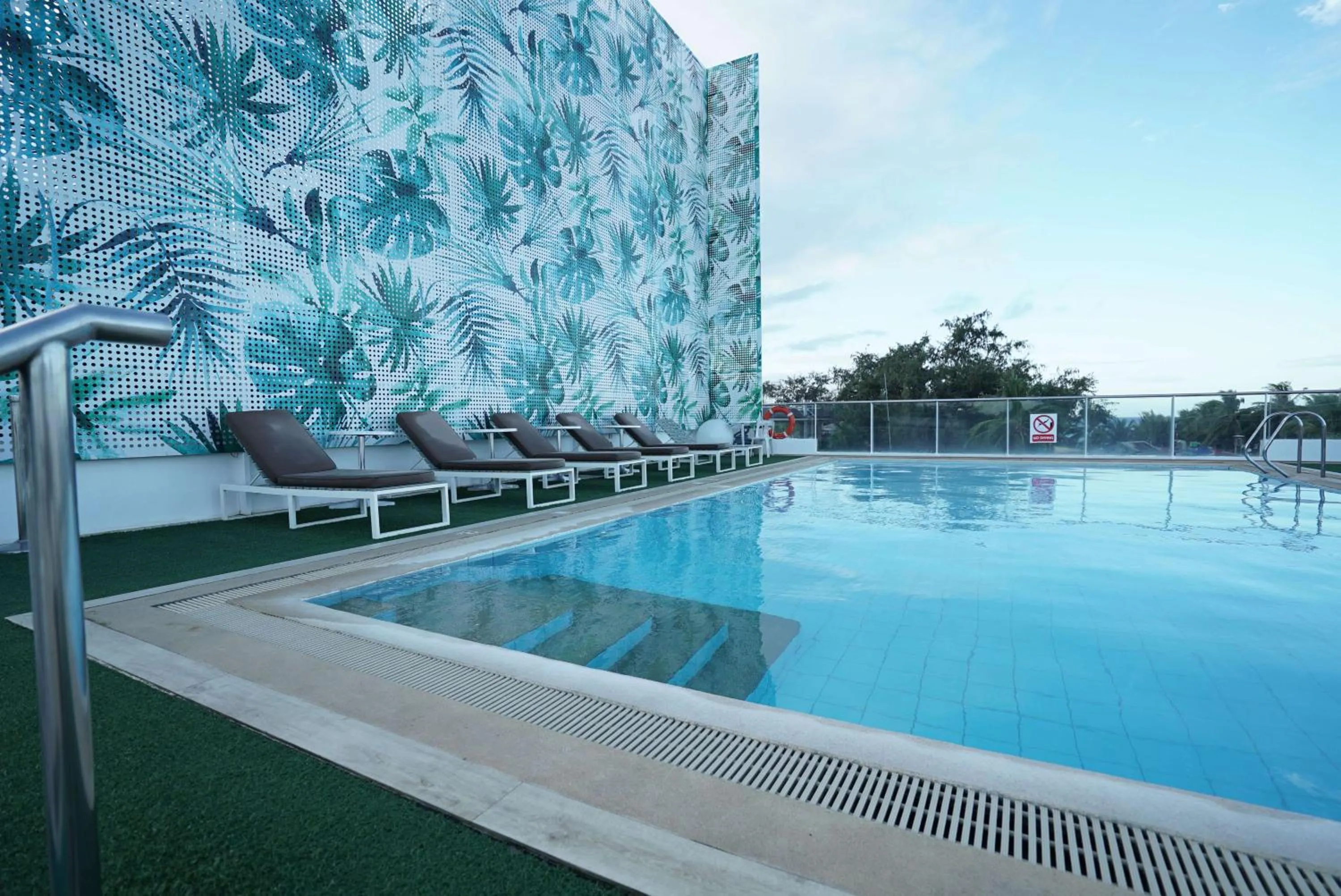 Day in The Tides Hotel Boracay