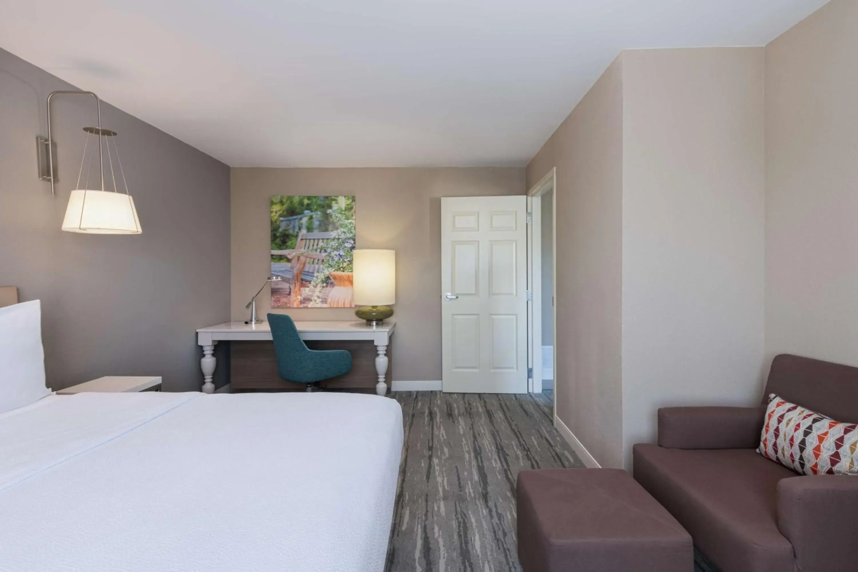 Living room, Bed in Hilton Garden Inn Saint Charles Living room, Bed in Hilton Garden Inn Saint Charles