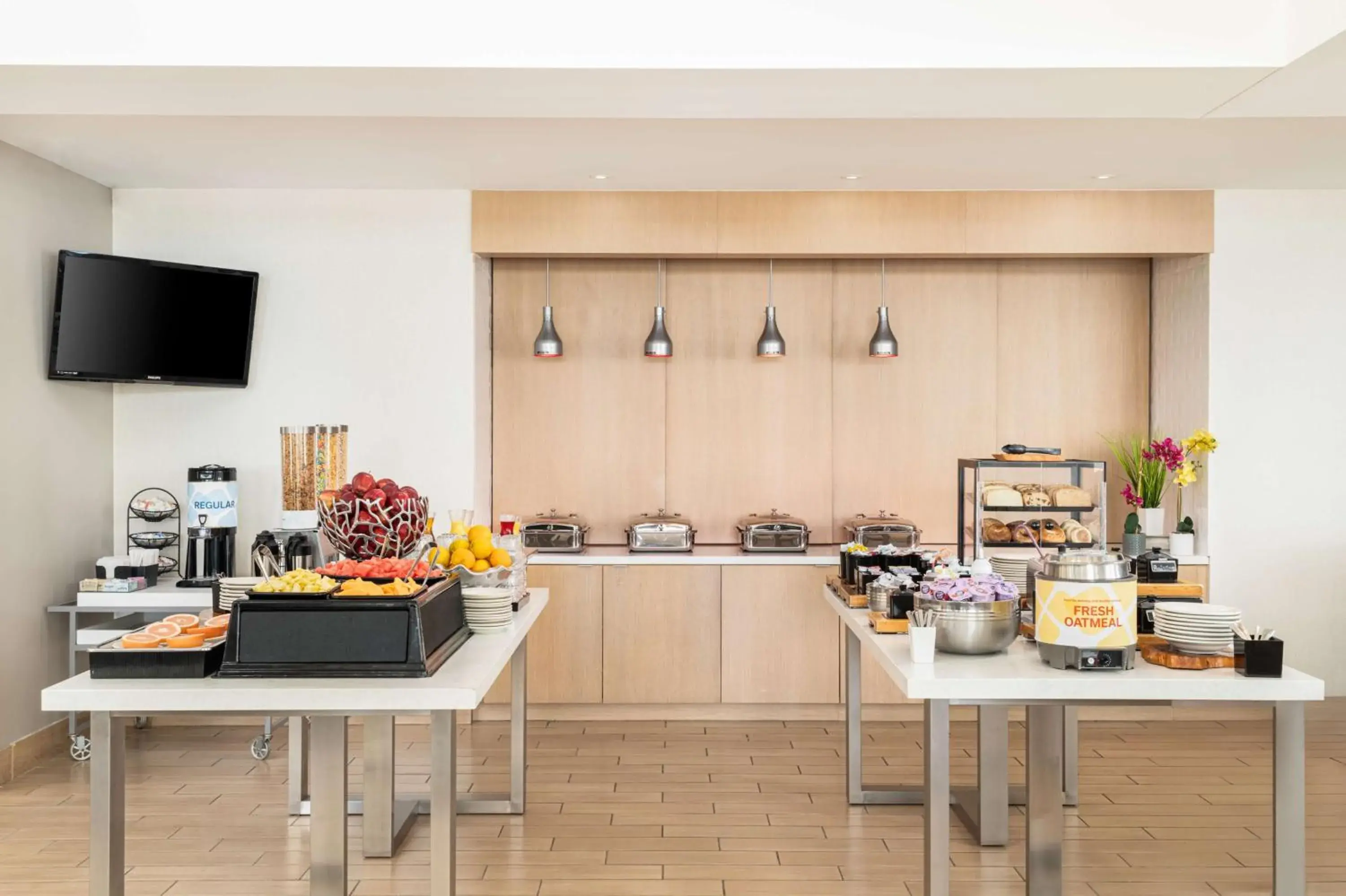 Breakfast in Hilton Garden Inn Saint Charles Breakfast in Hilton Garden Inn Saint Charles