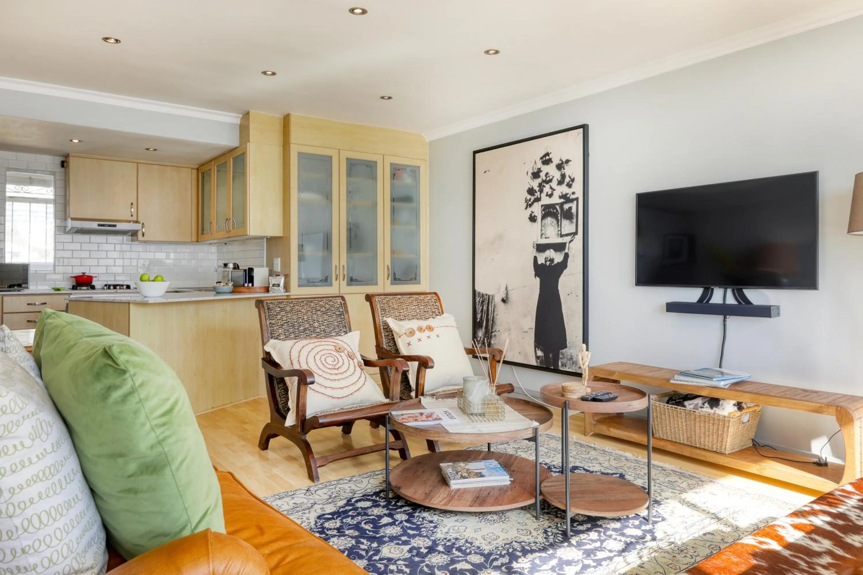 TV and multimedia in Backup-Powered Bantry Bay View 2 Bed Apartment