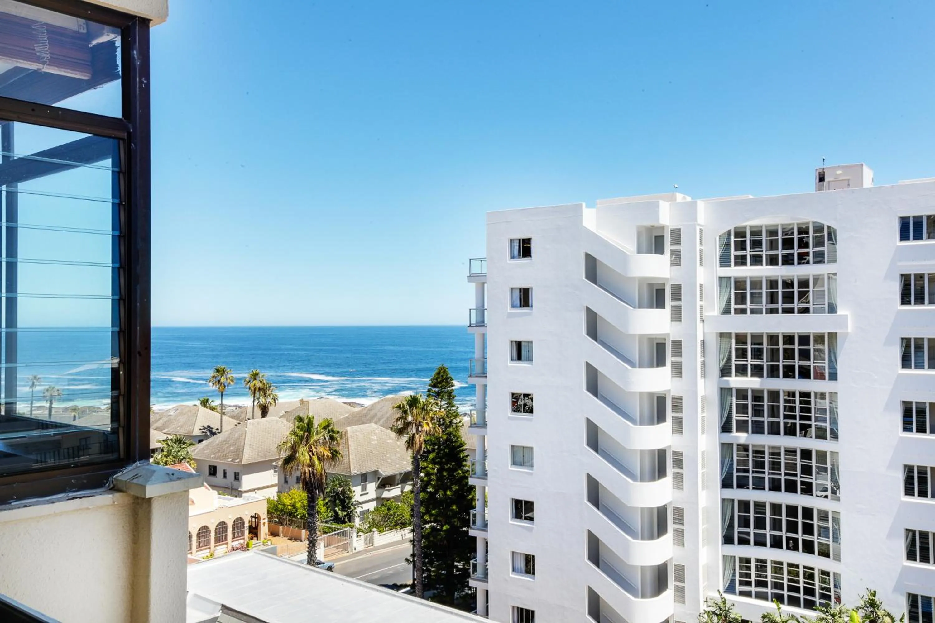 Day in Backup-Powered Bantry Bay View 2 Bed Apartment